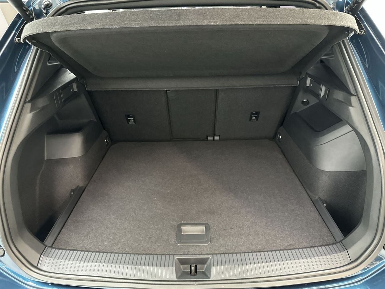 فولكس واجن تيجوان Tiguan R-Line 1.4L (Ref#78130) - 32,100 AED SAVINGS from New Car