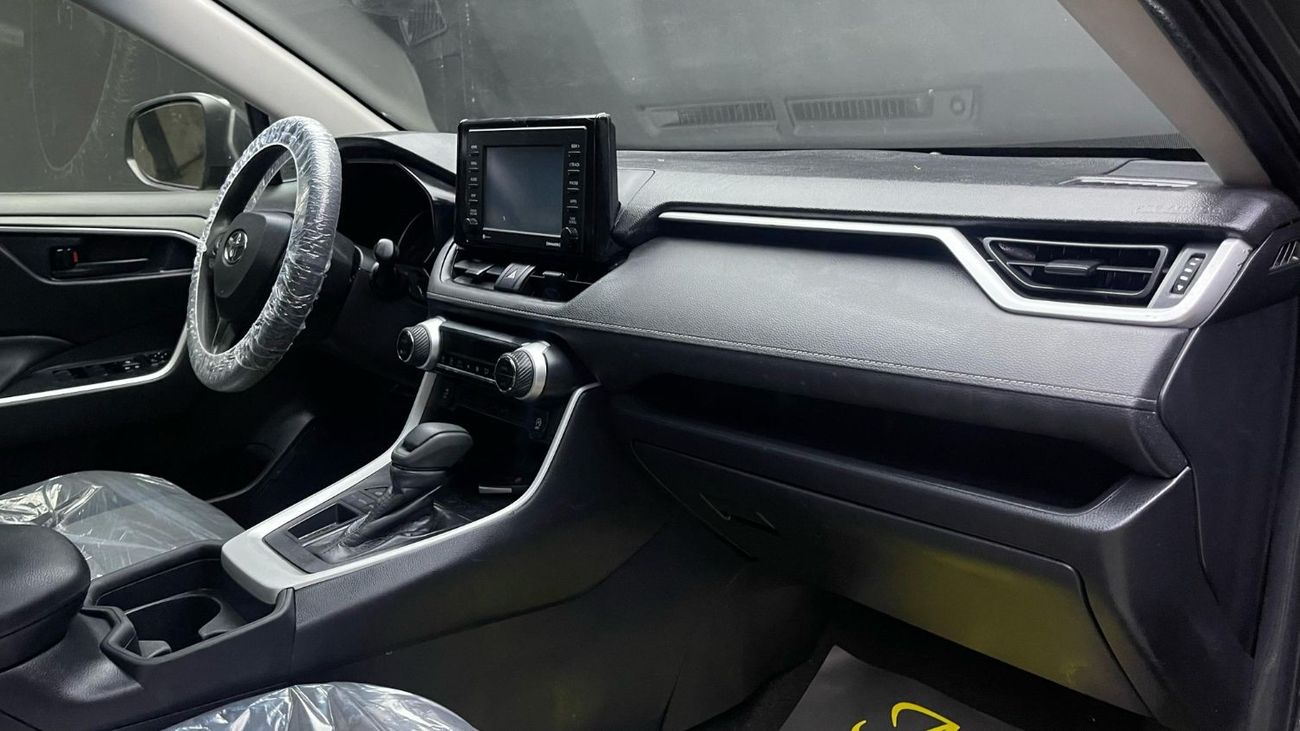 تويوتا راف ٤ XLE Full option