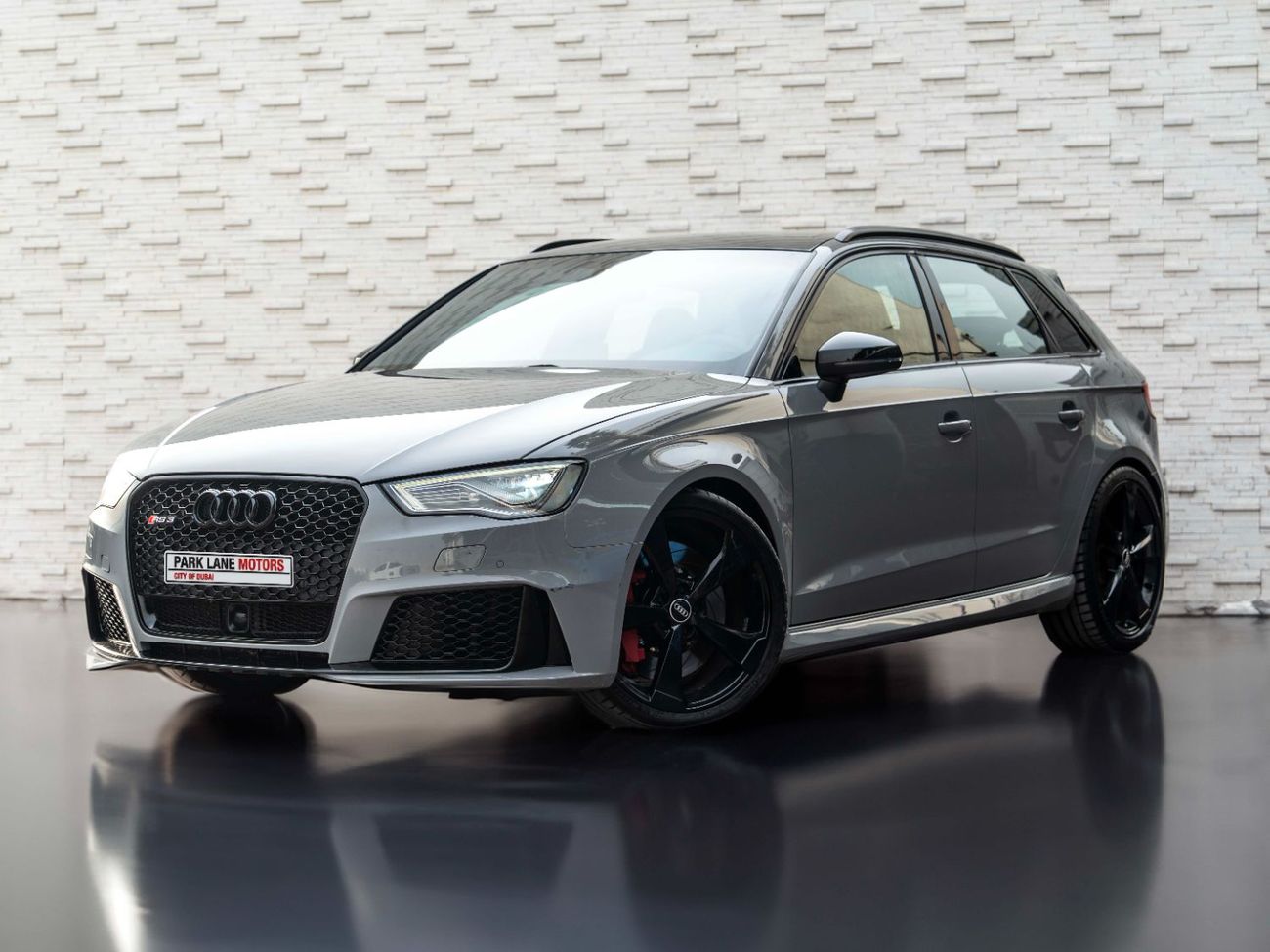 Audi RS3 TFSI quattro 2.5L (362 HP) Hatchback