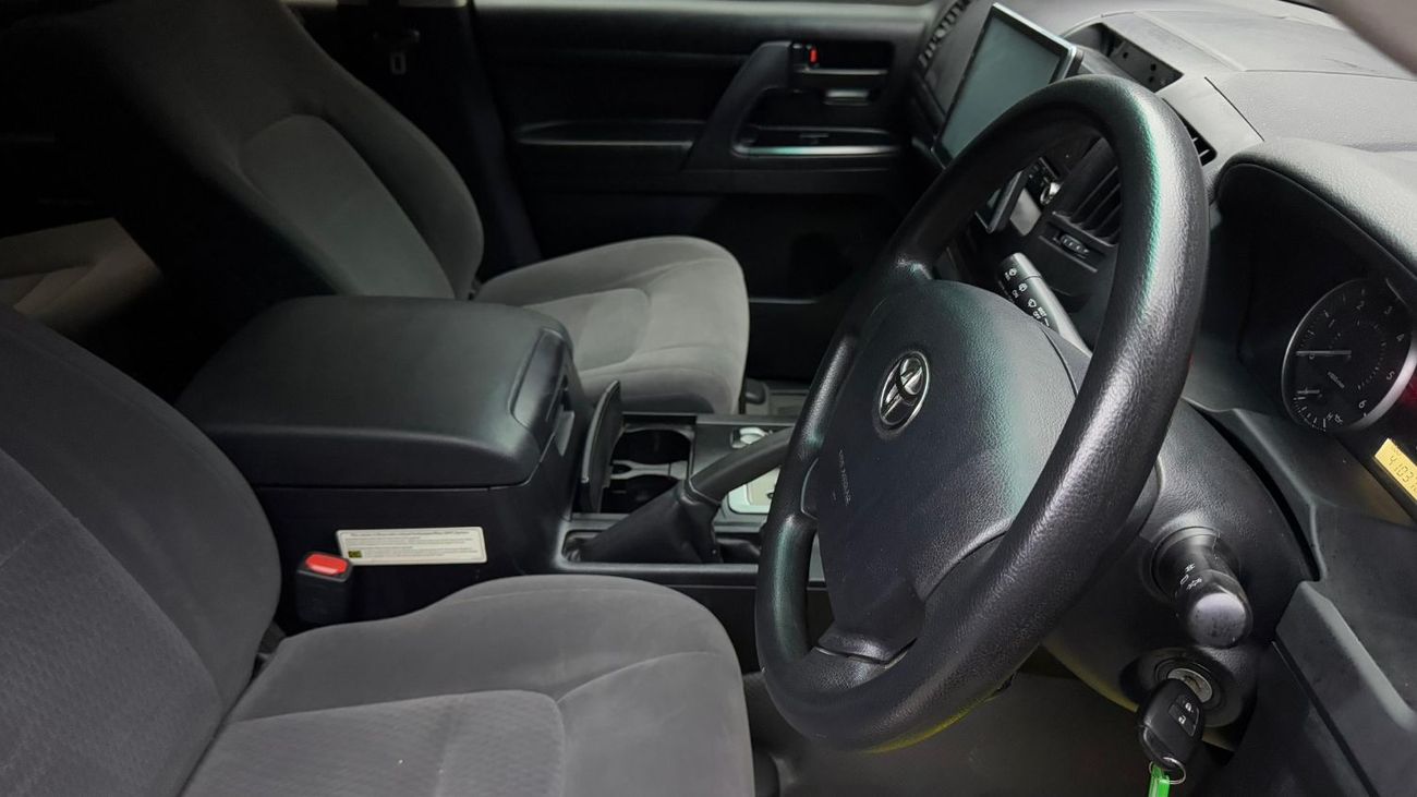 Toyota Land Cruiser 4,5 Liter Diesel Right Hand Drive Automatic Drive Grey Color