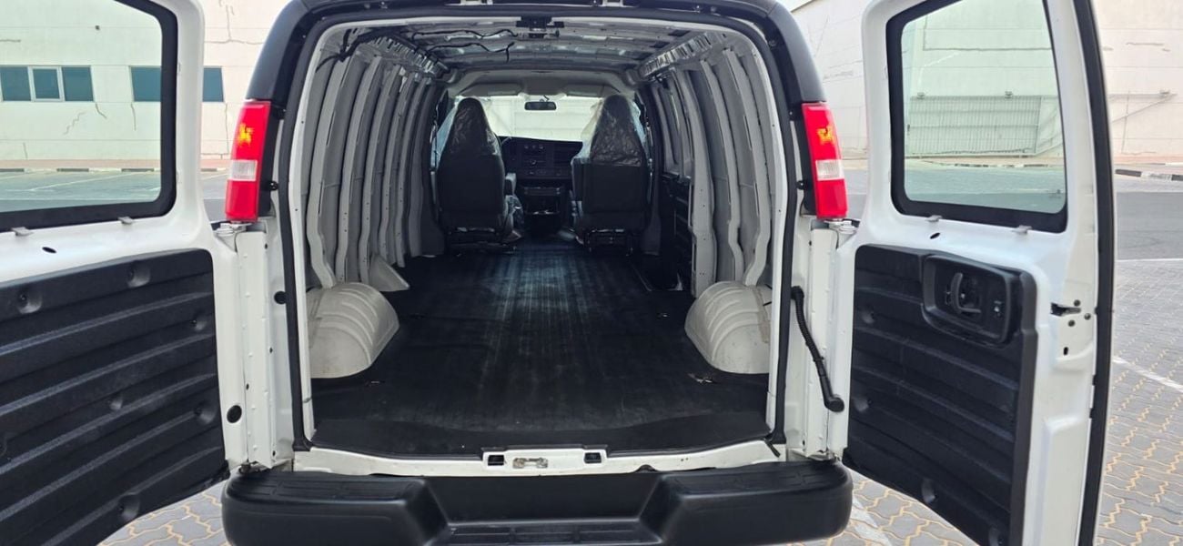 GMC Savana 3500 HD PETROL