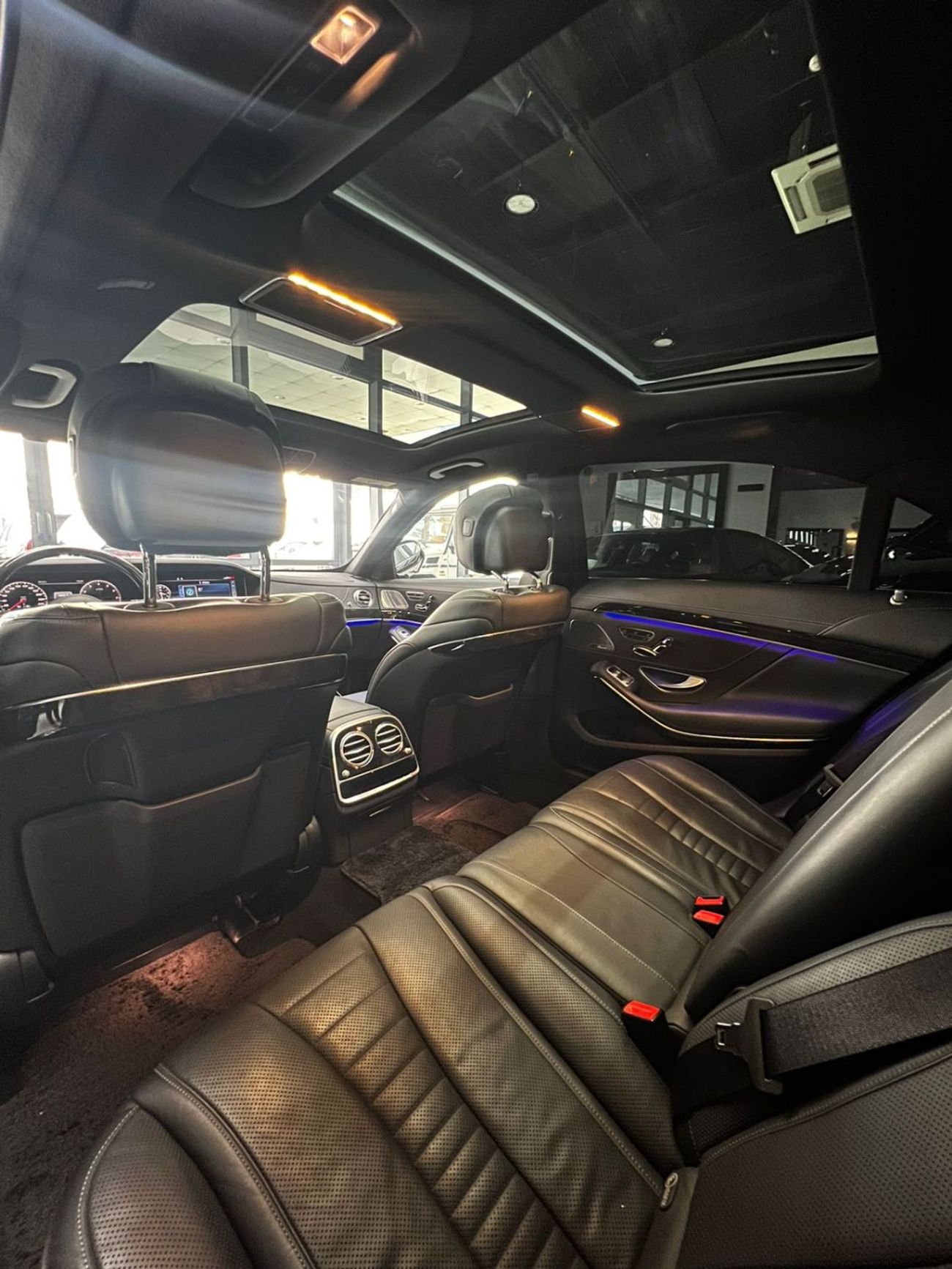 Mercedes-Benz S 560 Std 4.0L (469 HP)