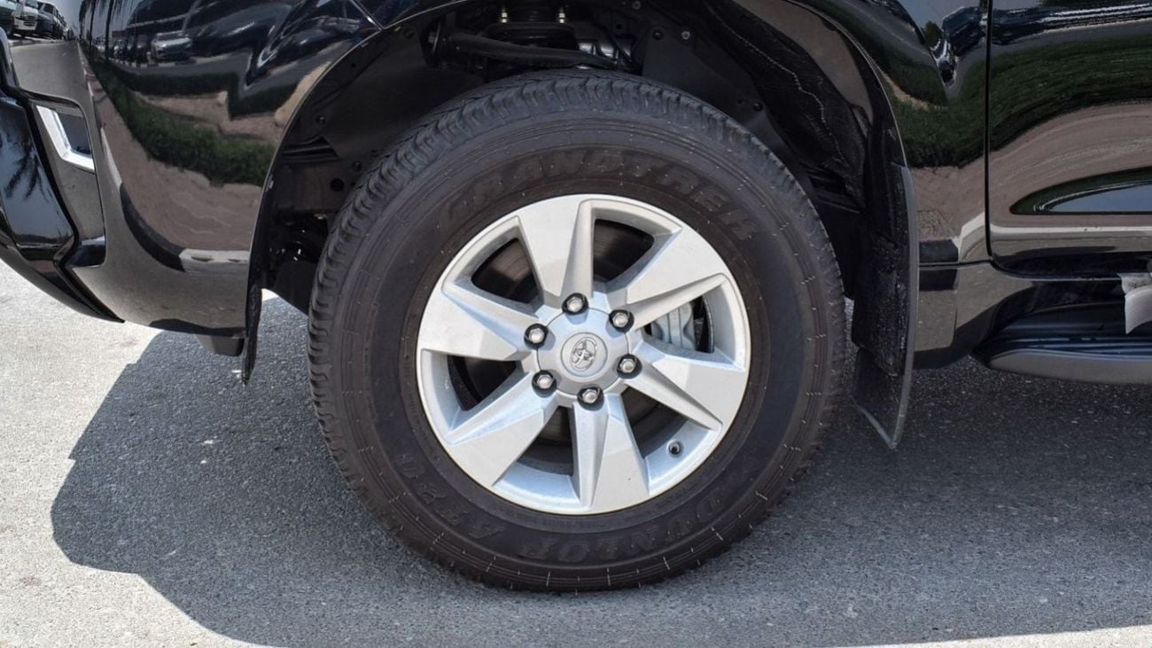 تويوتا برادو Toyota Prado TXL 4.0l - A/T - 17" alloy - LED - Fog Lamp - Sunroof - Coolbox - Power Window - 7 Seat