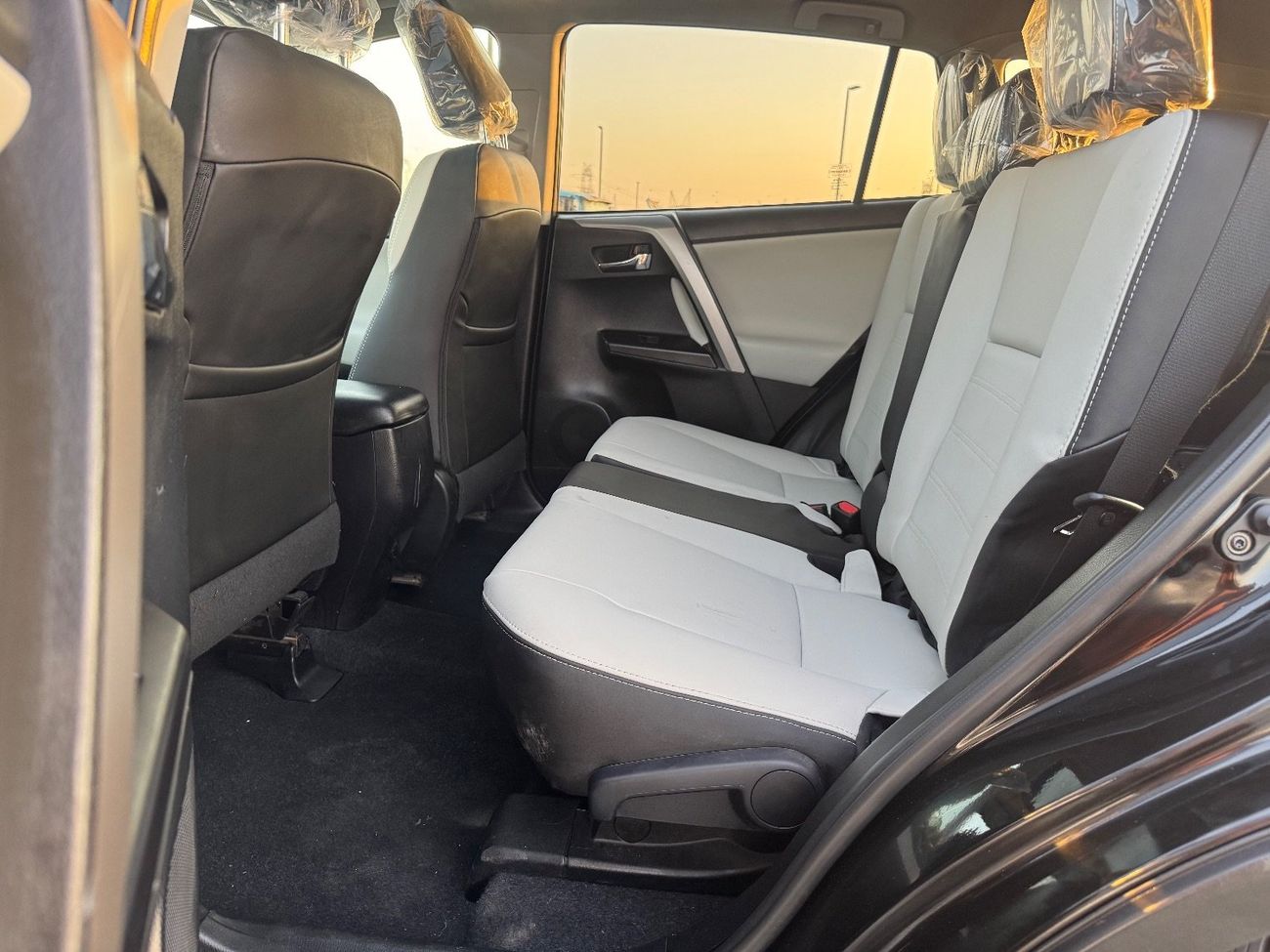 تويوتا راف ٤ XLE 2.0L