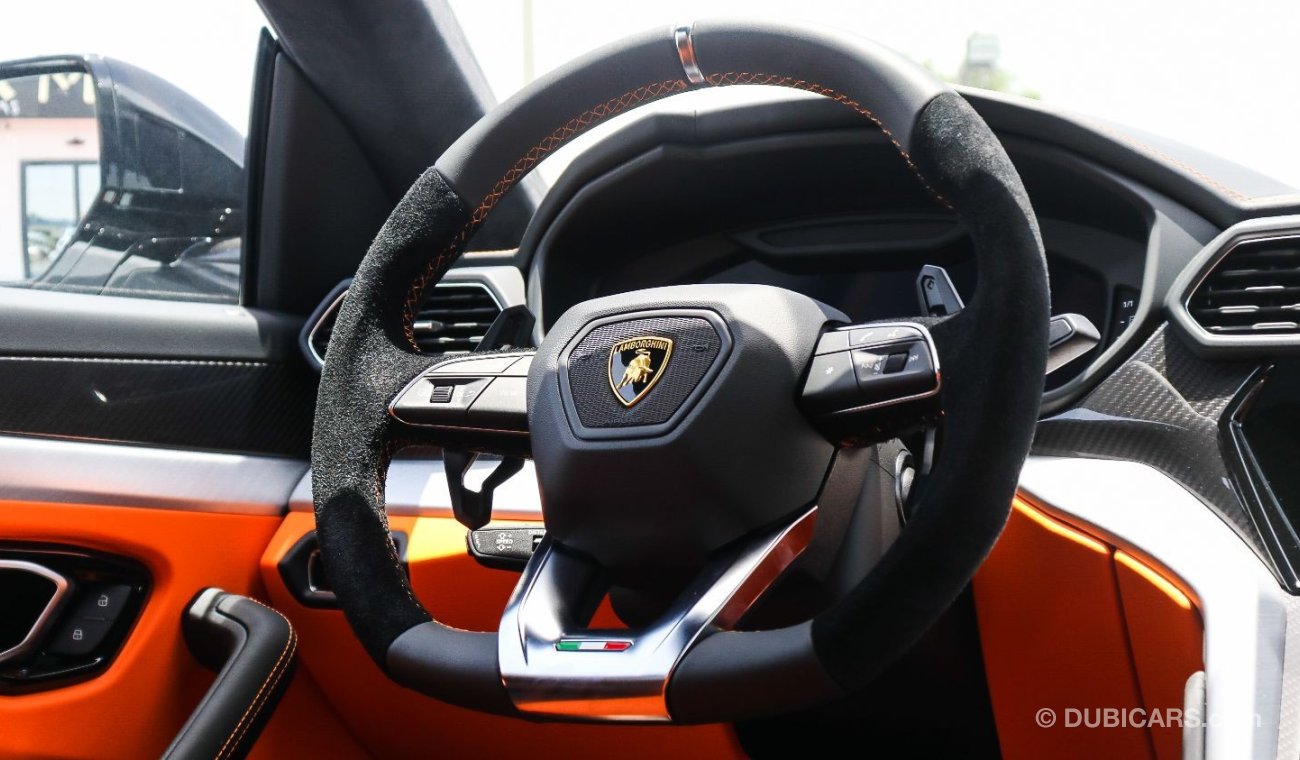 Lamborghini Urus *Carbon Package*Style Package* Premium Soundsystem*Orange Callipers*Rare TV