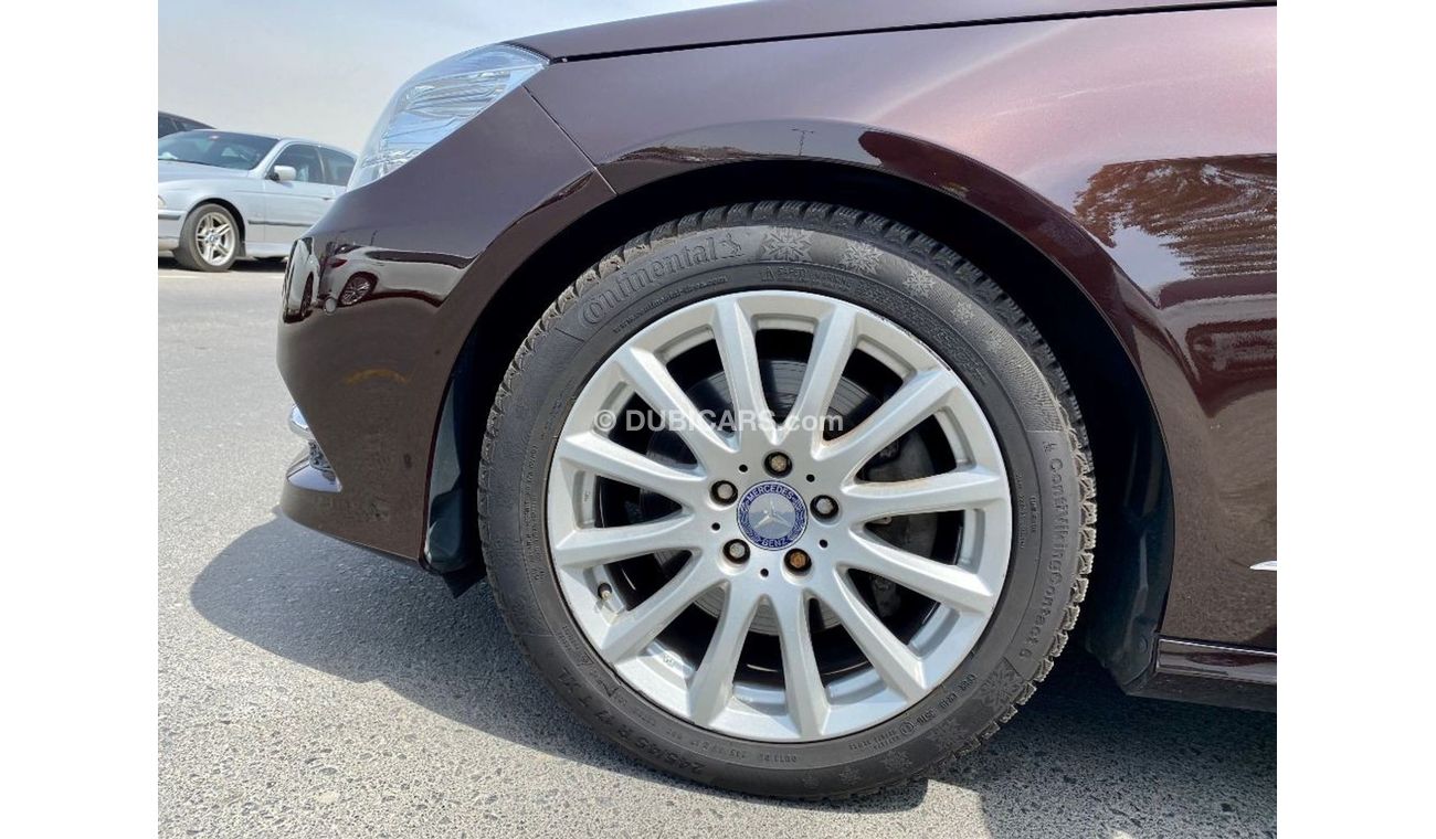 Mercedes-Benz E 350 Burgundy Color