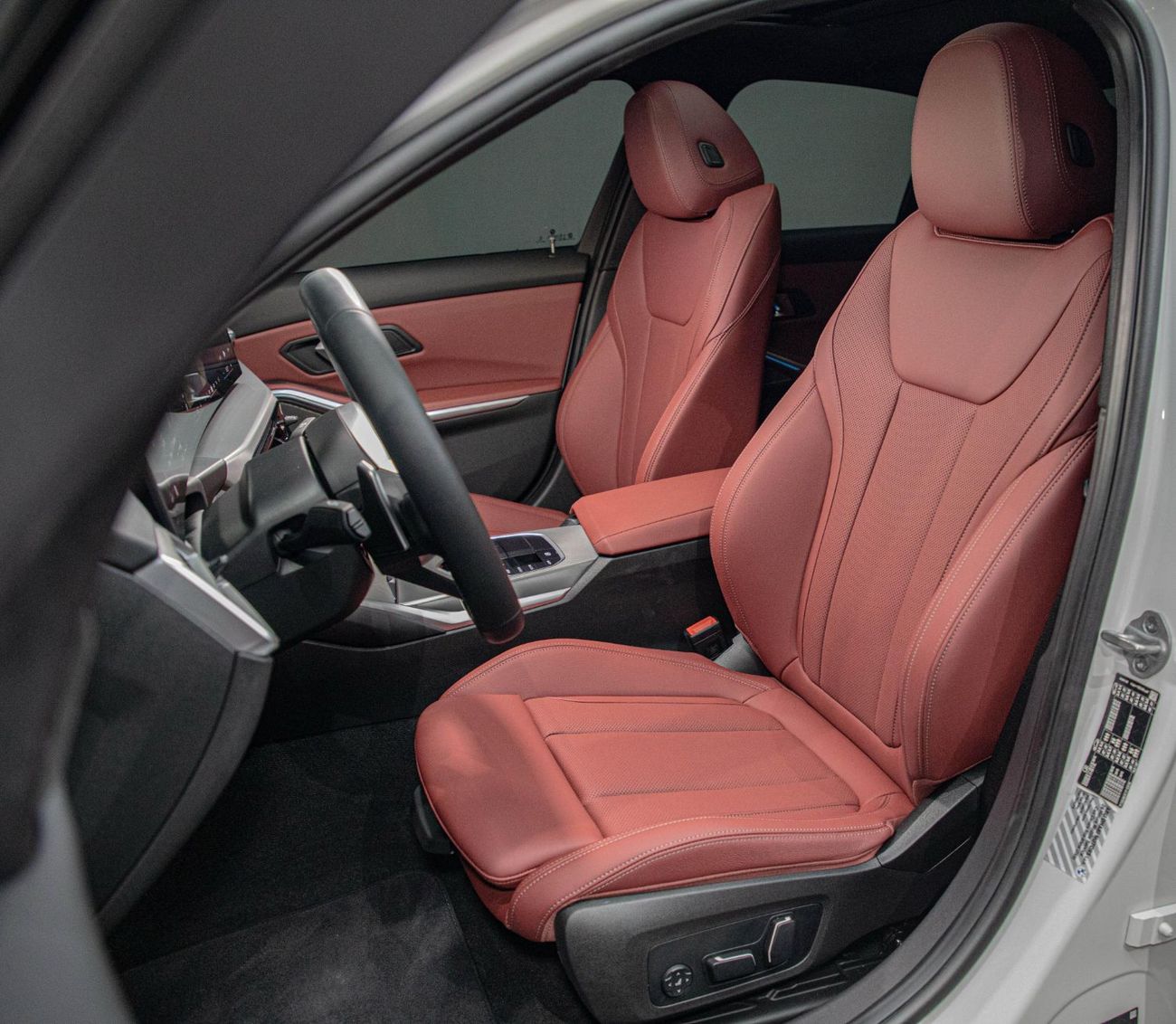 BMW 318i M-Sport • Agency Warranty + Service Contract 2030 • GCC