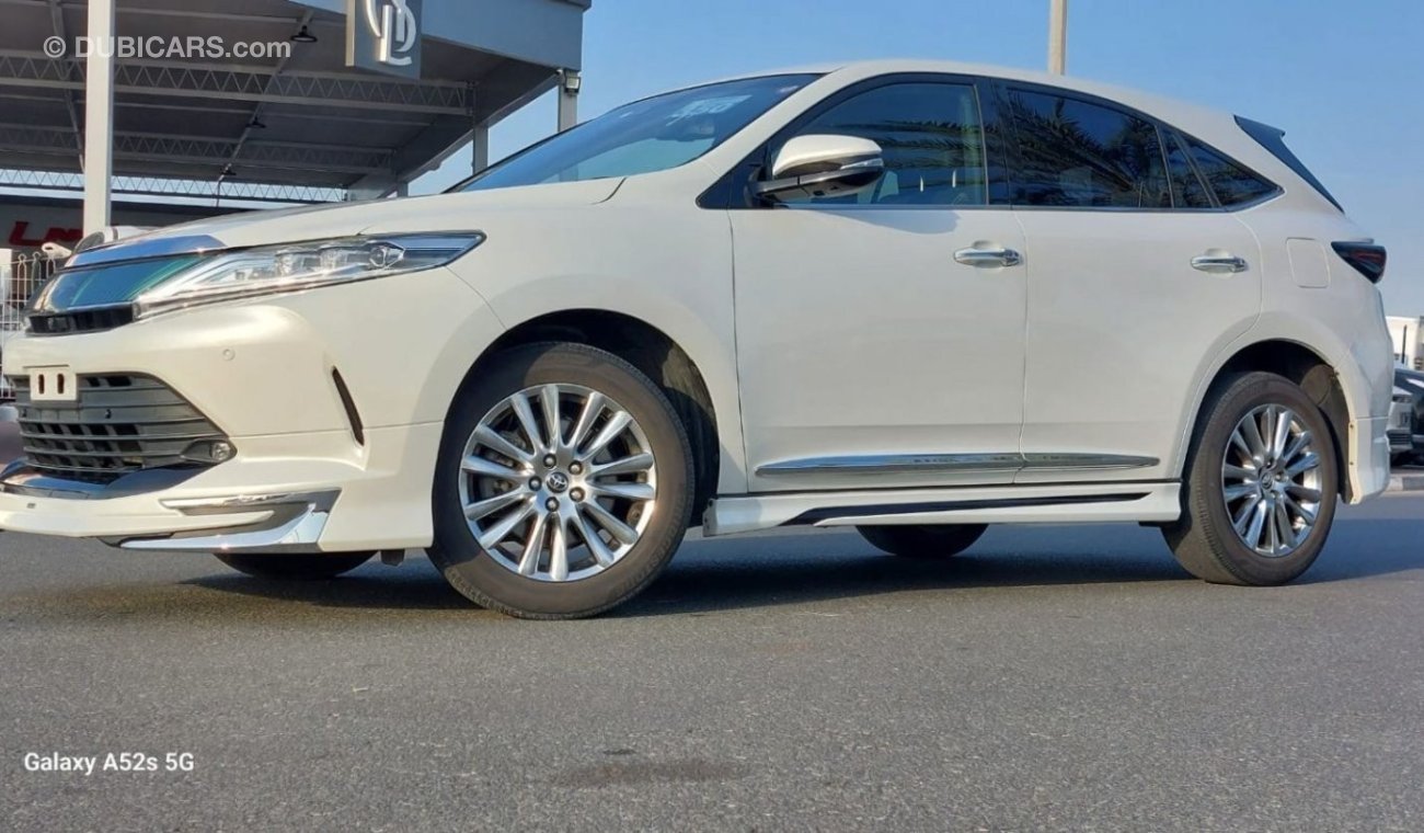 Toyota Harrier TOYOTA HARRIER 2018 WHITE COLOUR FULL OPTION LEATHER SEAT WITH SENSOR RIGHT HAND JAPANI CAR