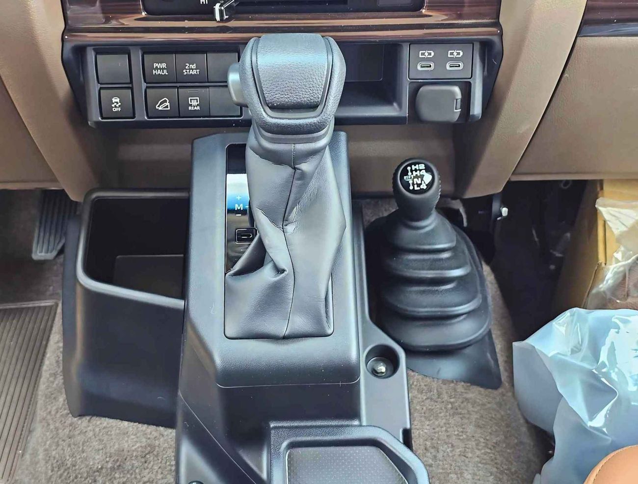 Toyota Land Cruiser 70 4.0L PETROL A/T | TOP VARIANT | DIFF LOCK | REFRIGETOR | FULL OPTION | CODE#68081