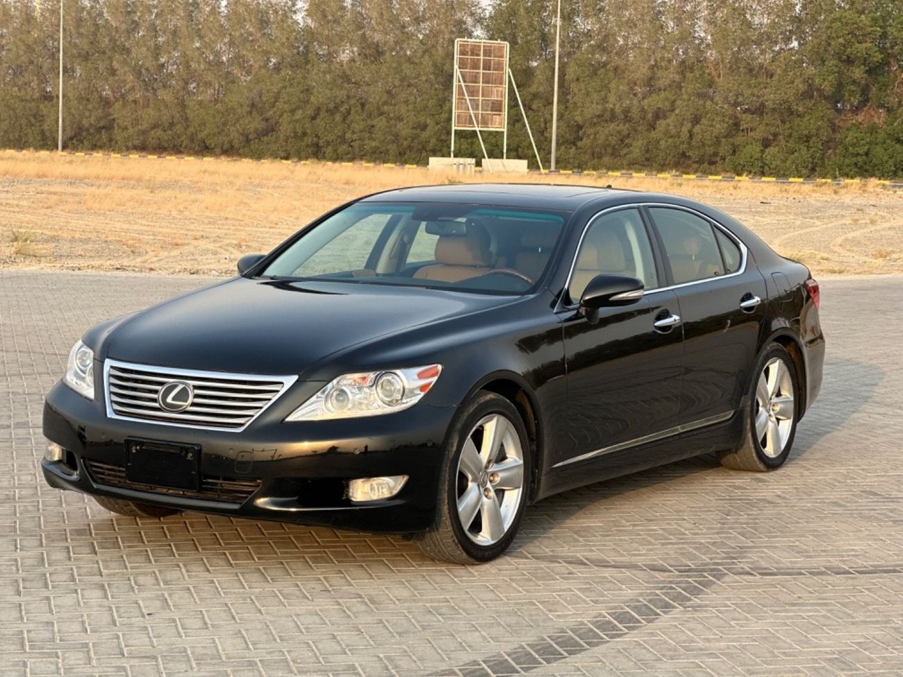 لكزس LS 460 موديل 2011 حاله ممتازه من الداخل والخارج فل مواصفات فتحهوتحكم كهربي كامل