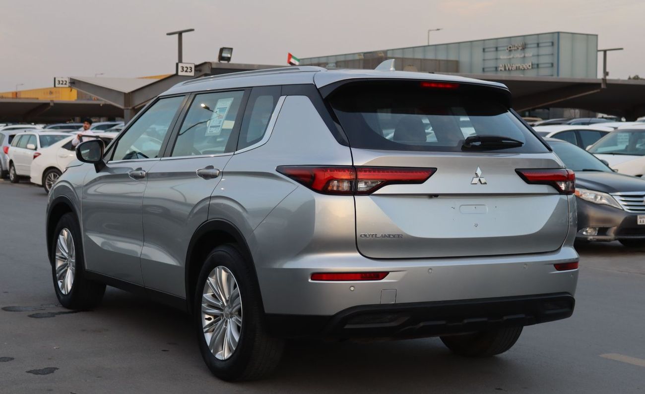 Mitsubishi Outlander GLS 2.4L Outlander 2023 - GCC - Accident-Free - 2.4L - Low Mileage - Excellent Condition