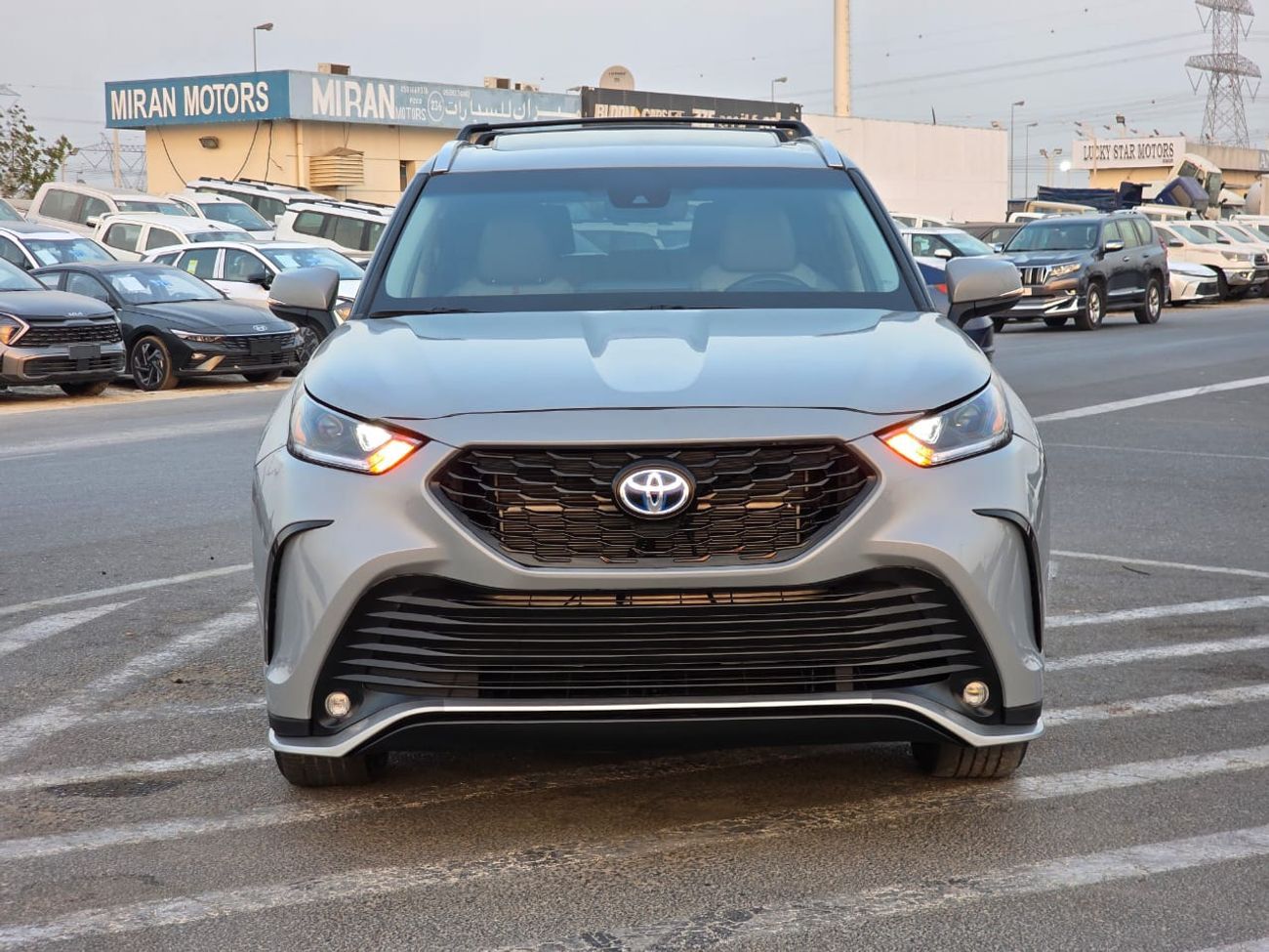 Toyota Highlander 2.5 Hybrid ( Bronze Edition) Sunroof, Push button, Trunk automatic and with spacial interior leather