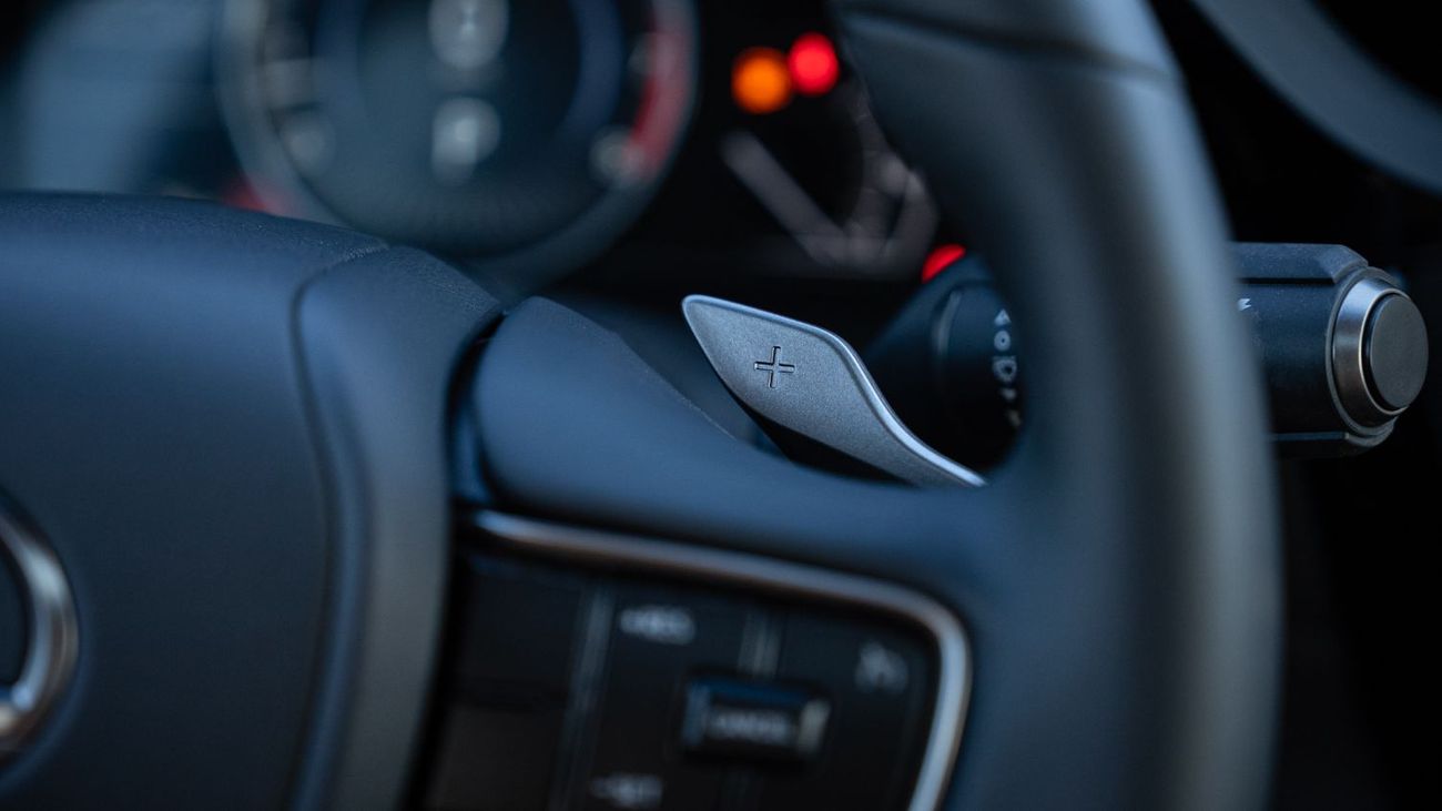 لكزس ES 350 Prime 2.5L - Sonic Quartz Inside Hazel | Export Only