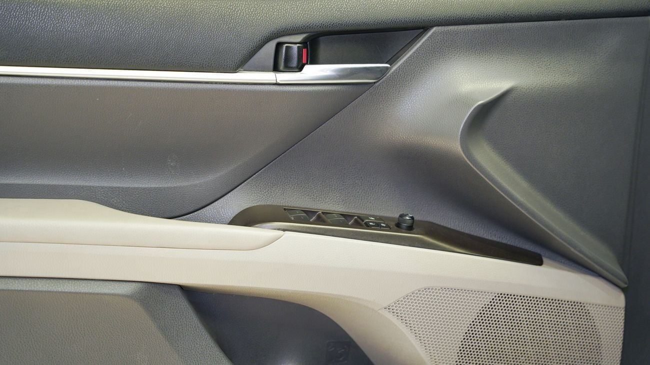 Toyota Camry LE STD 2.5L (204 HP)