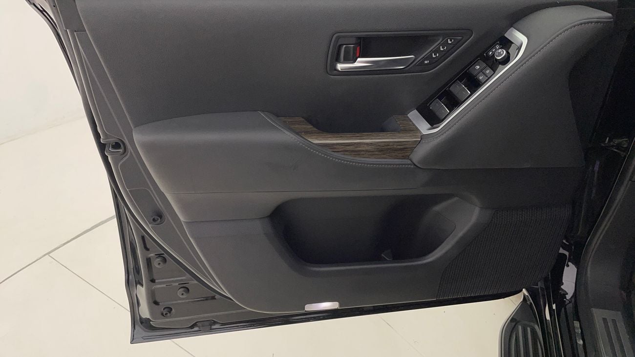 تويوتا لاند كروزر VXR 4 | بدون دفعة مقدمة | اختبار القيادة في المنزل