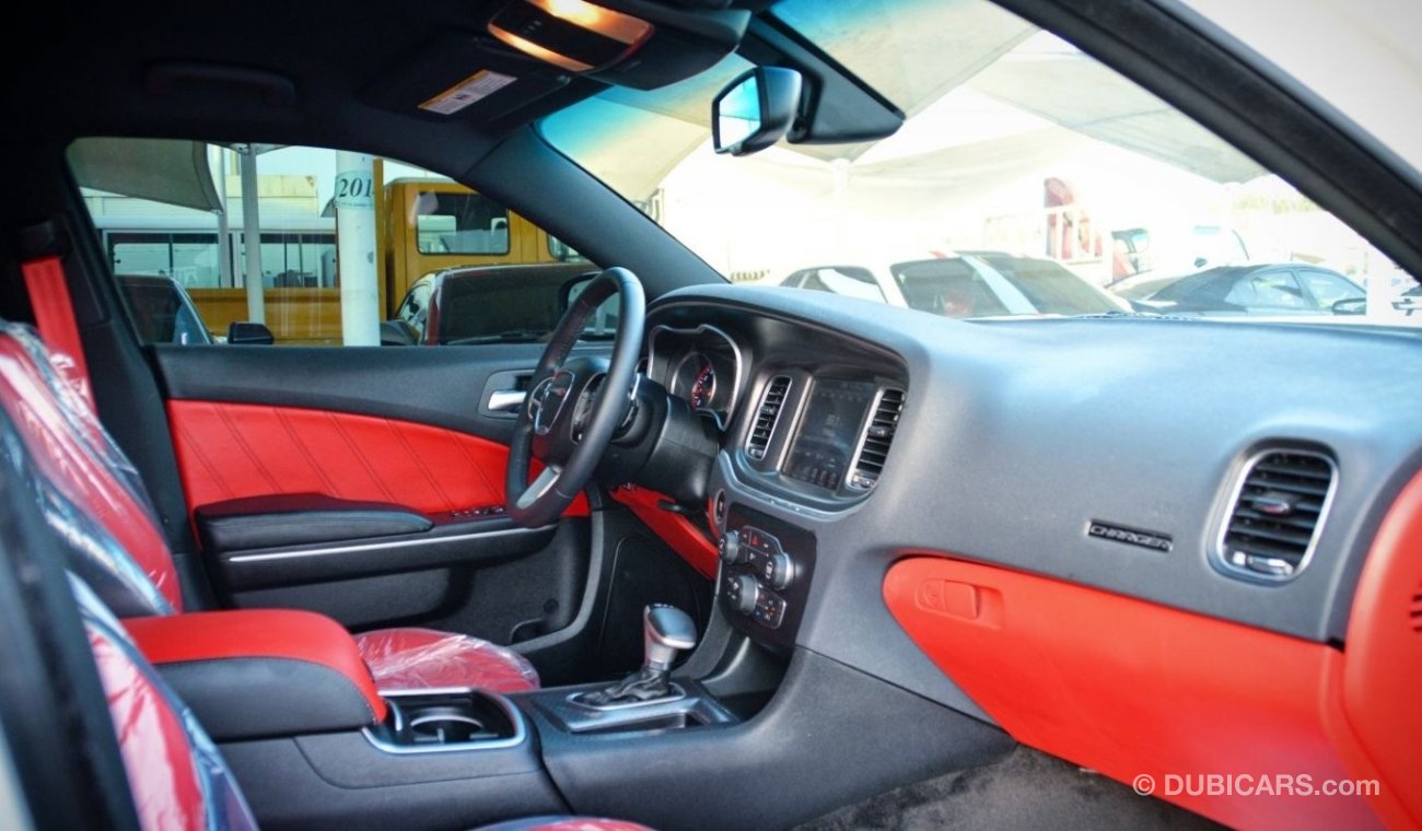 دودج تشارجر Charger R/T Hemi V8 2015/ SRT Body Kit/ Leather Seats/ Very Good Condition