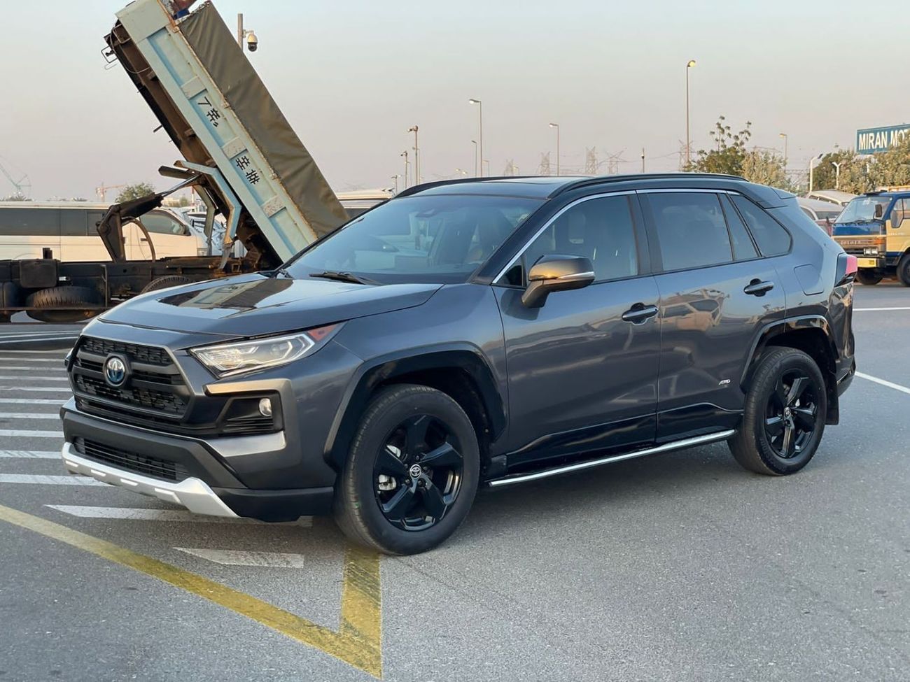 Toyota RAV4 XLE HYBRID  4X4