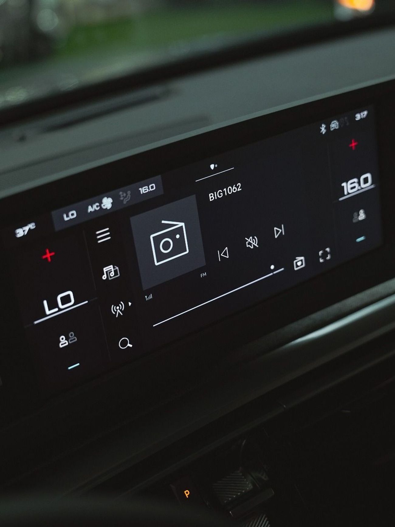 Peugeot 3008 0% EMI 1,890 - 5 Years - 100,000KM warranty .@ Official Dealer  Free Registration - Free tint