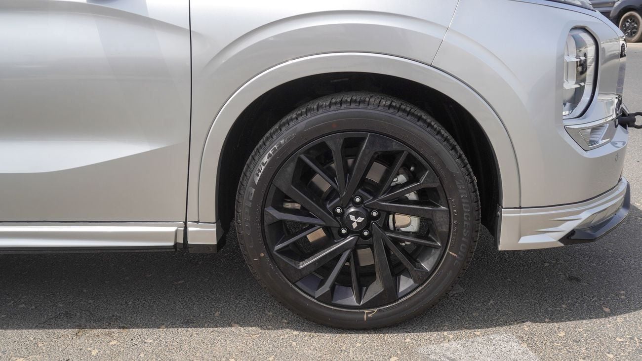 Mitsubishi Outlander Brand New Mitsubishi Outlander High Line 2025 For Export 2.5L Petrol A/T|Silver/Black|OUTLANDER-HL-2