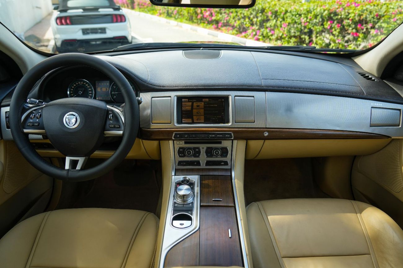 جاكوار XF 2013 LUXURY!! GCC SPECS!! FULL SERVICE HISTORY