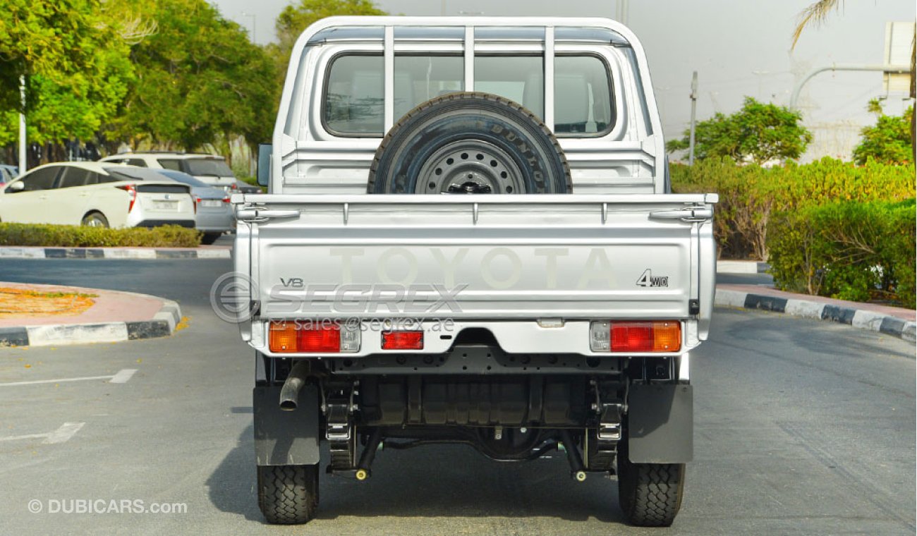 Toyota Land Cruiser Pick Up DC DIESEL STANDARD OPTION AVAILABLE IN COLORS