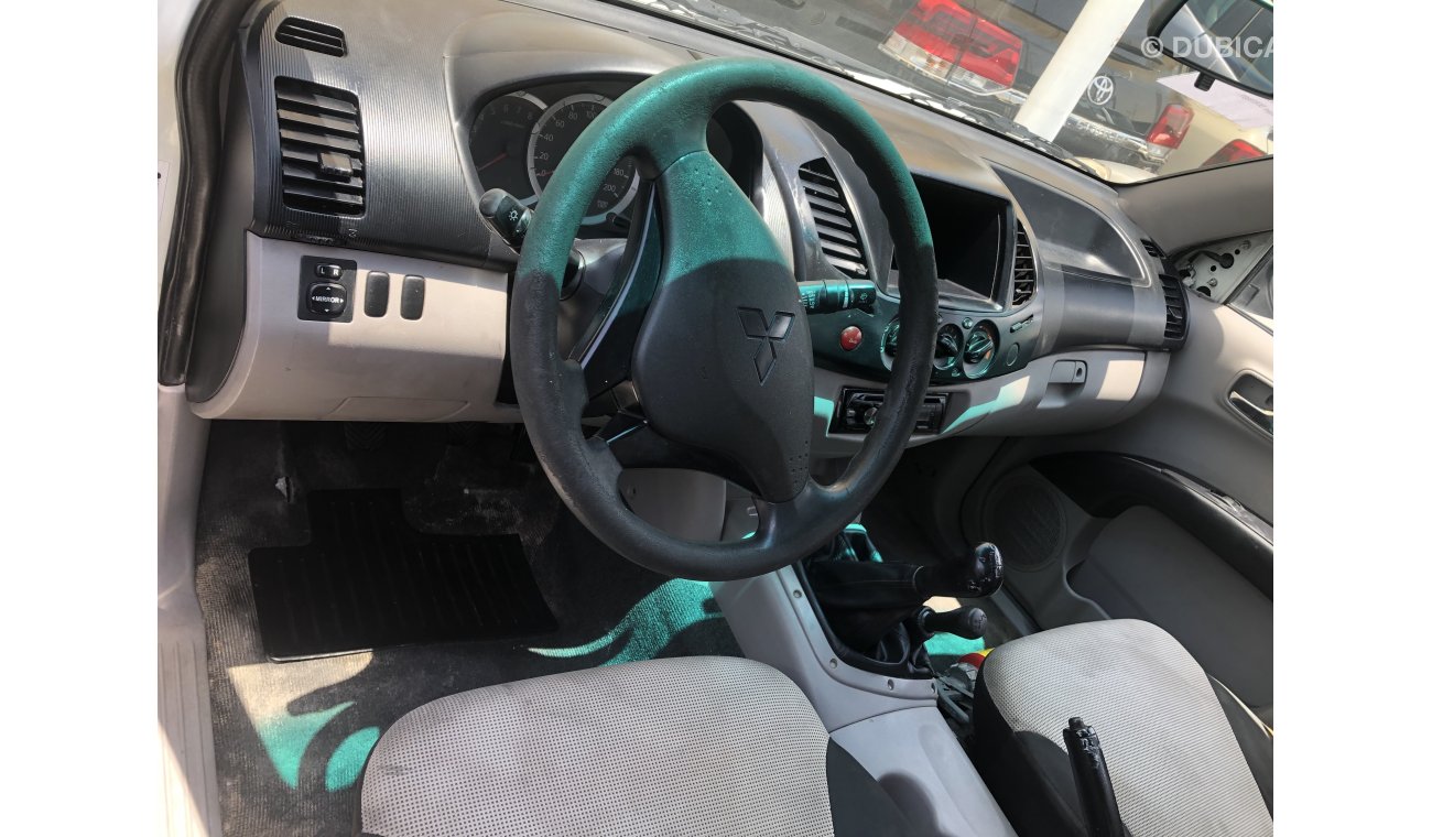 Mitsubishi L200 Mitsubishi L200 D/c Pick Up 4x4,model:2013. free of accident