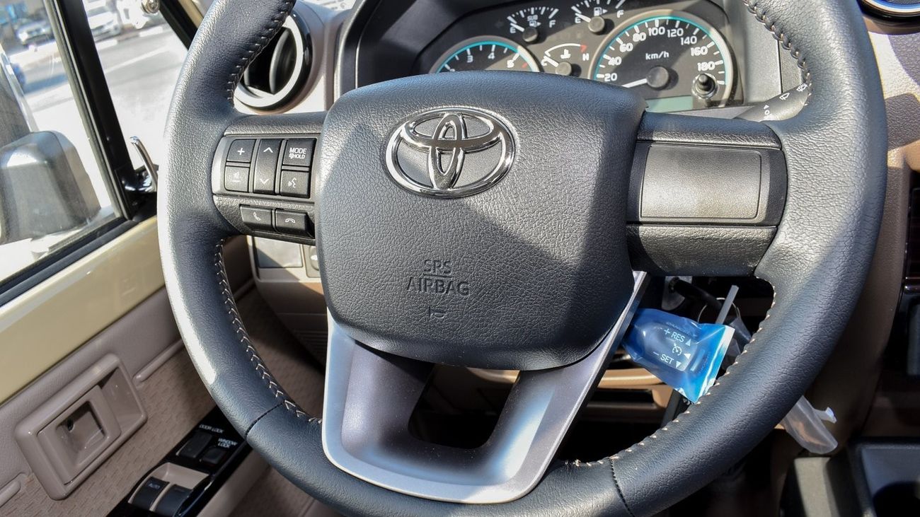 تويوتا لاند كروزر بيك آب 4.0L V6 Petrol Single Cabin