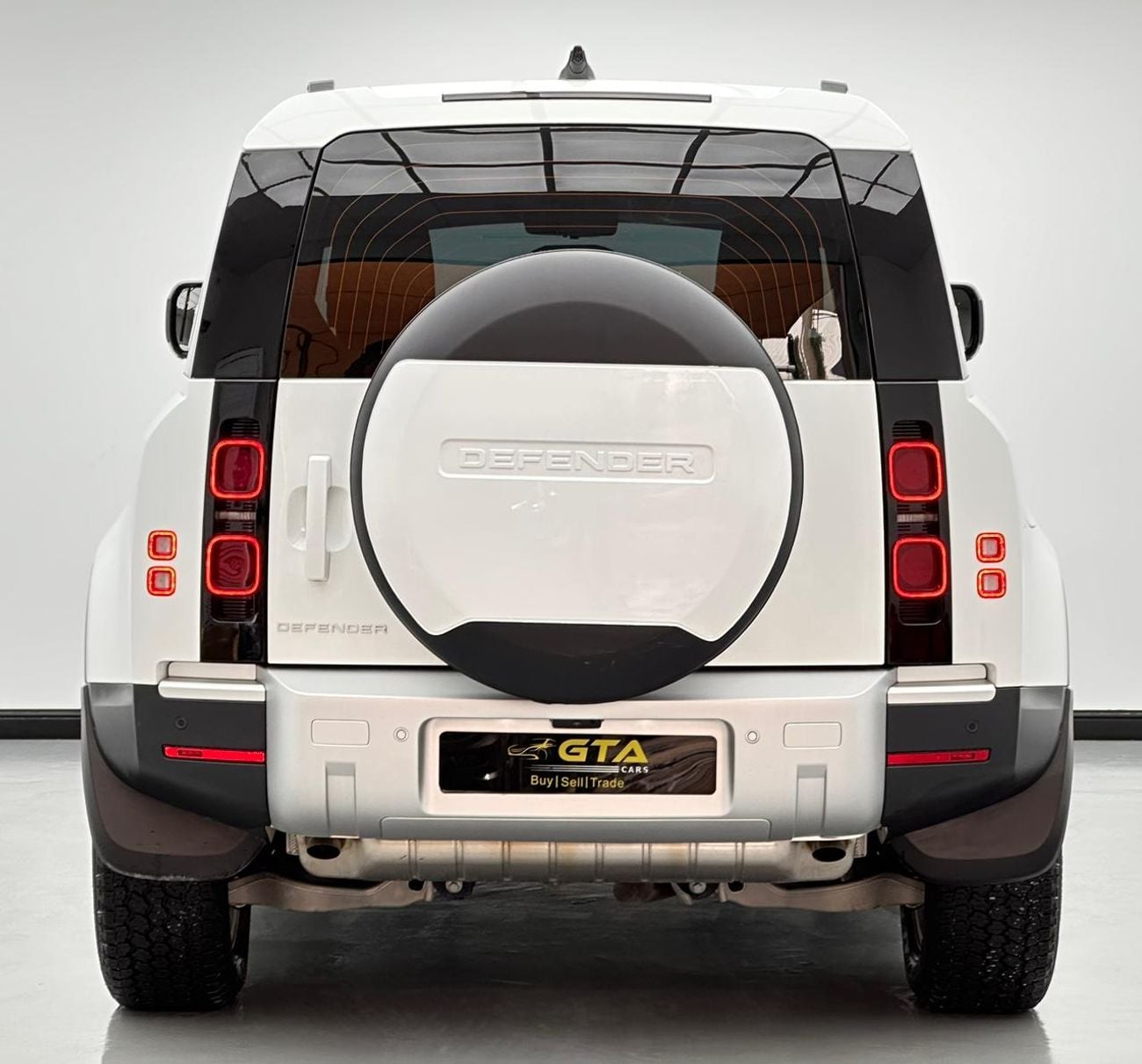 Land Rover Defender 2024 Land Rover Defender 110 HSE, 11/2028 Warranty, 01/2029 Service Contract, Land Rover FSH, GCC