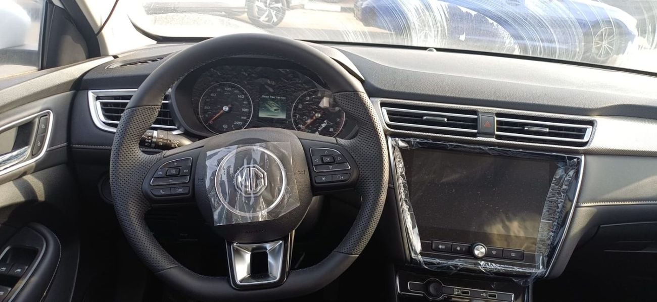 MG 5 LUX MG 5 COLOR WHITE MODEL 2025