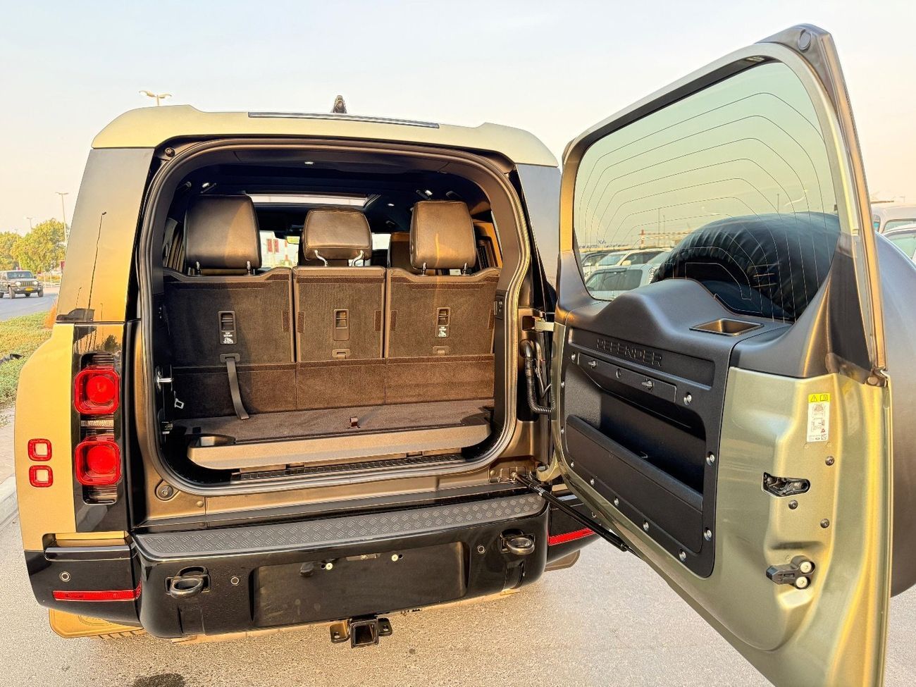 Land Rover Defender 130 SE P400 X Dynamic (7 Seater)