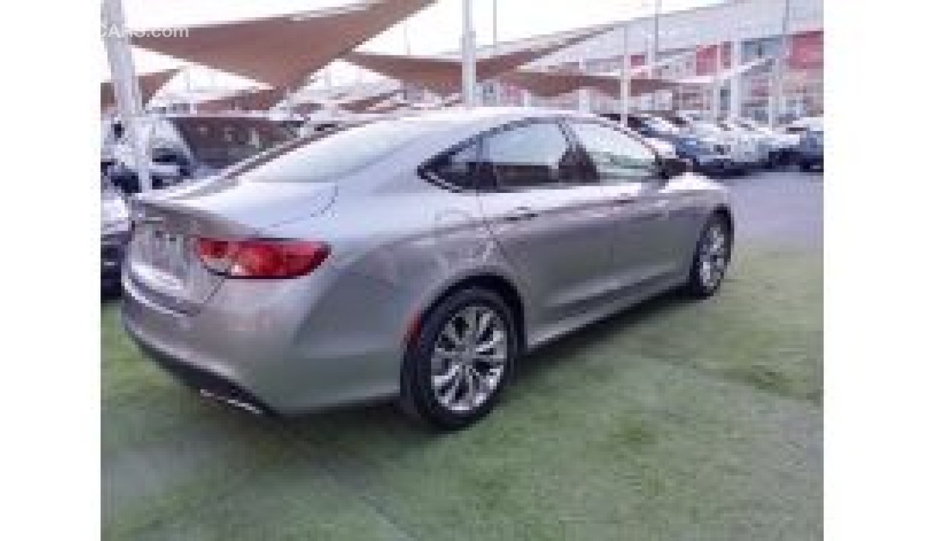 Chrysler 200 C 2015 model, US import, cruise control, alloy wheels, air conditioning sensors, in excellent condit