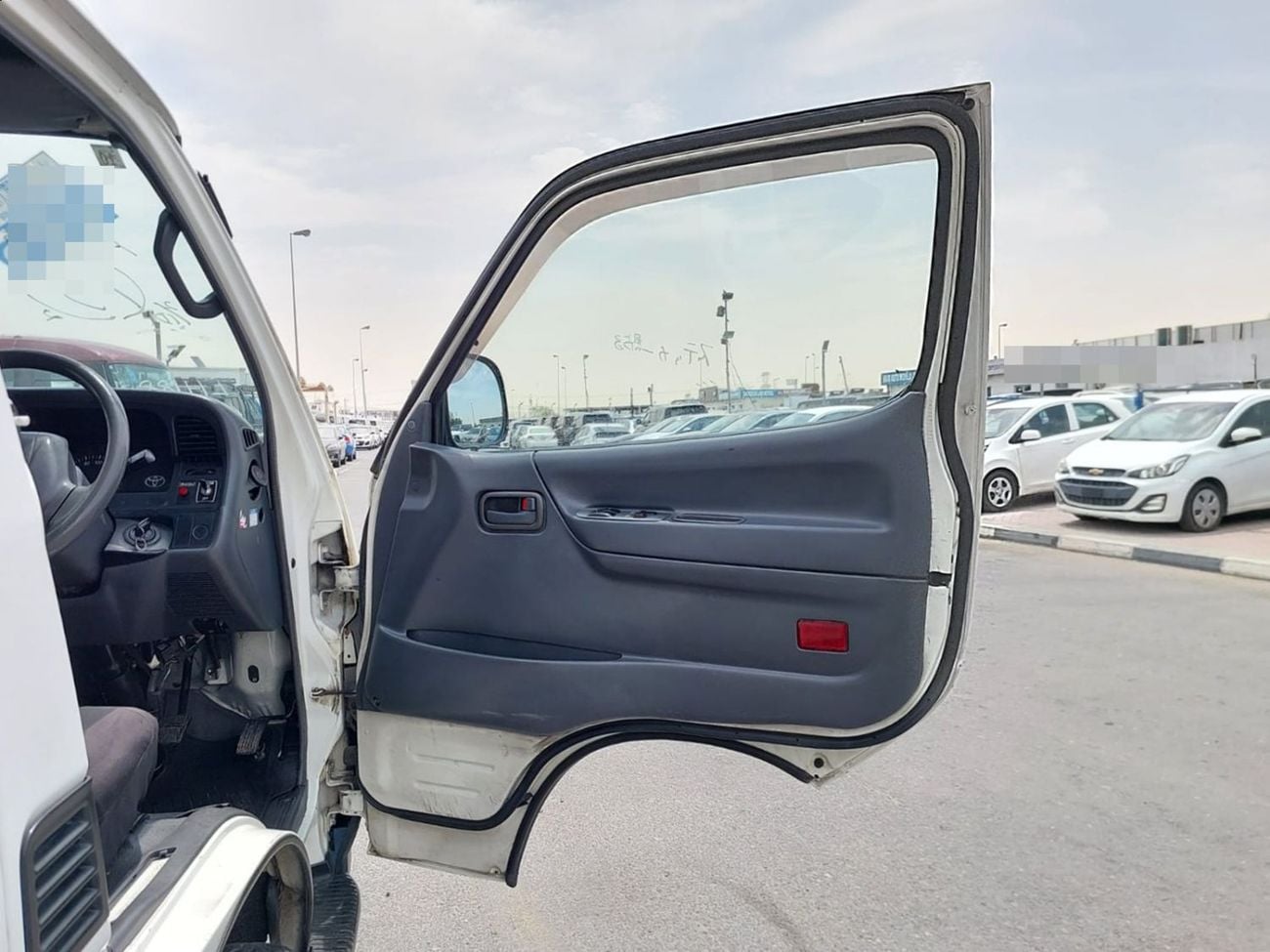 Toyota Hiace TOYOTA HIACE COMMUTER VAN RHD 2001 MODEL 3.0 L DIESEL AUTOMATIC(PM02185)