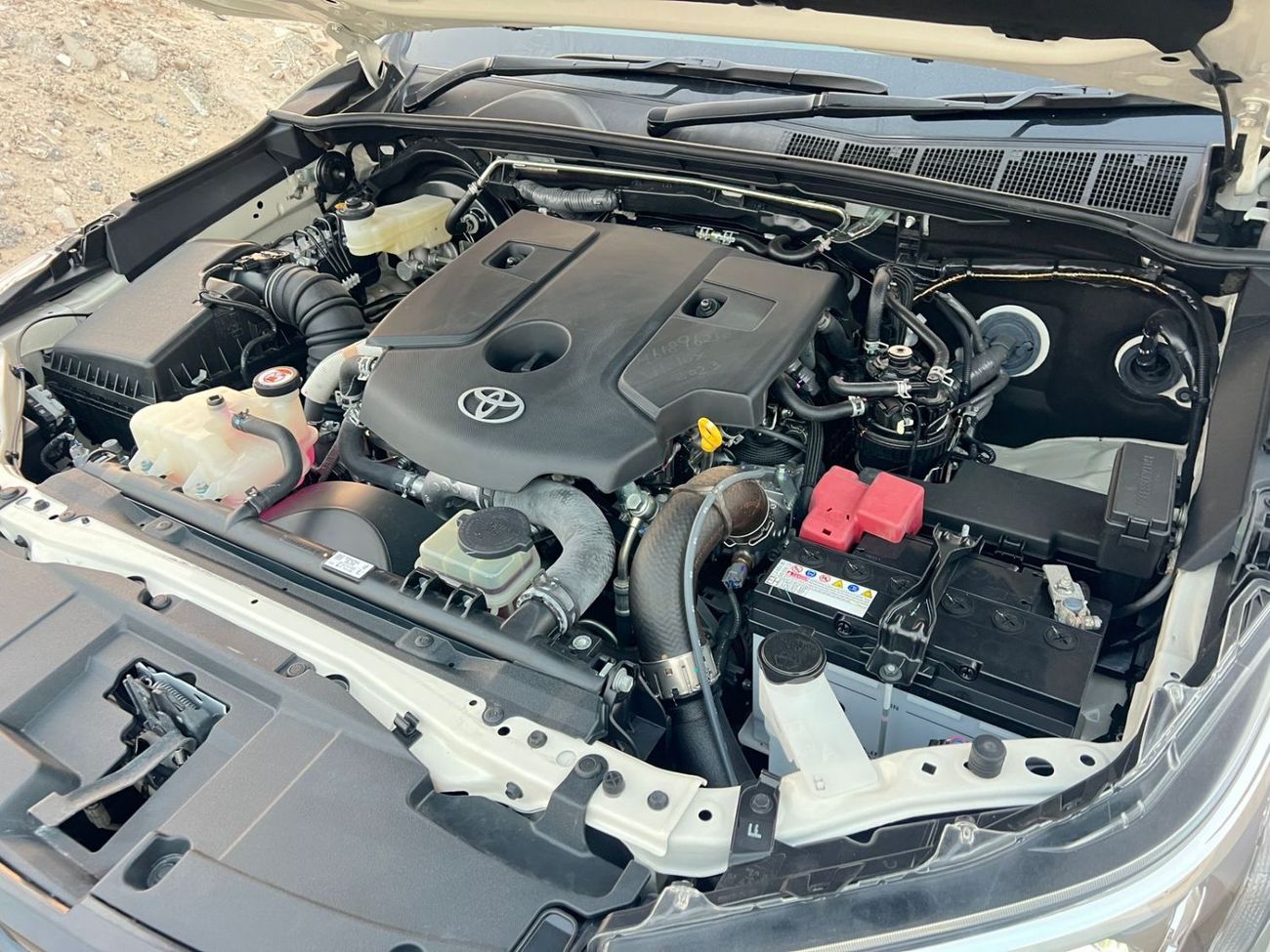 Toyota Hilux DIESEL 2.8 LITER ,RHD ,PUSH START ,AUTO TRANSMISSION