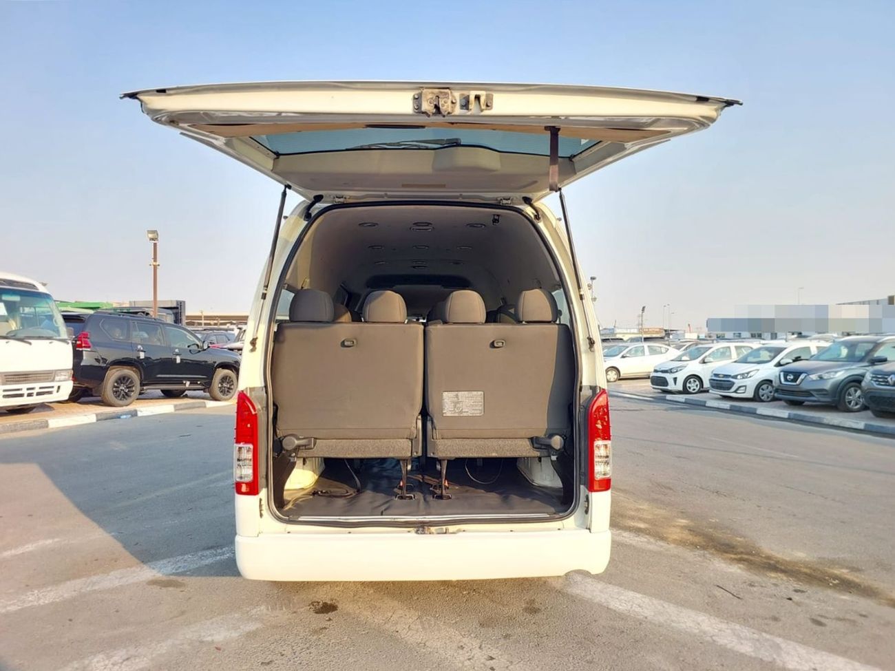 Toyota Hiace TOYOTA HIACE COMMUTER VAN RHD 2018 MODEL 3.0 L DIESEL AUTOMATIC(PM35933)