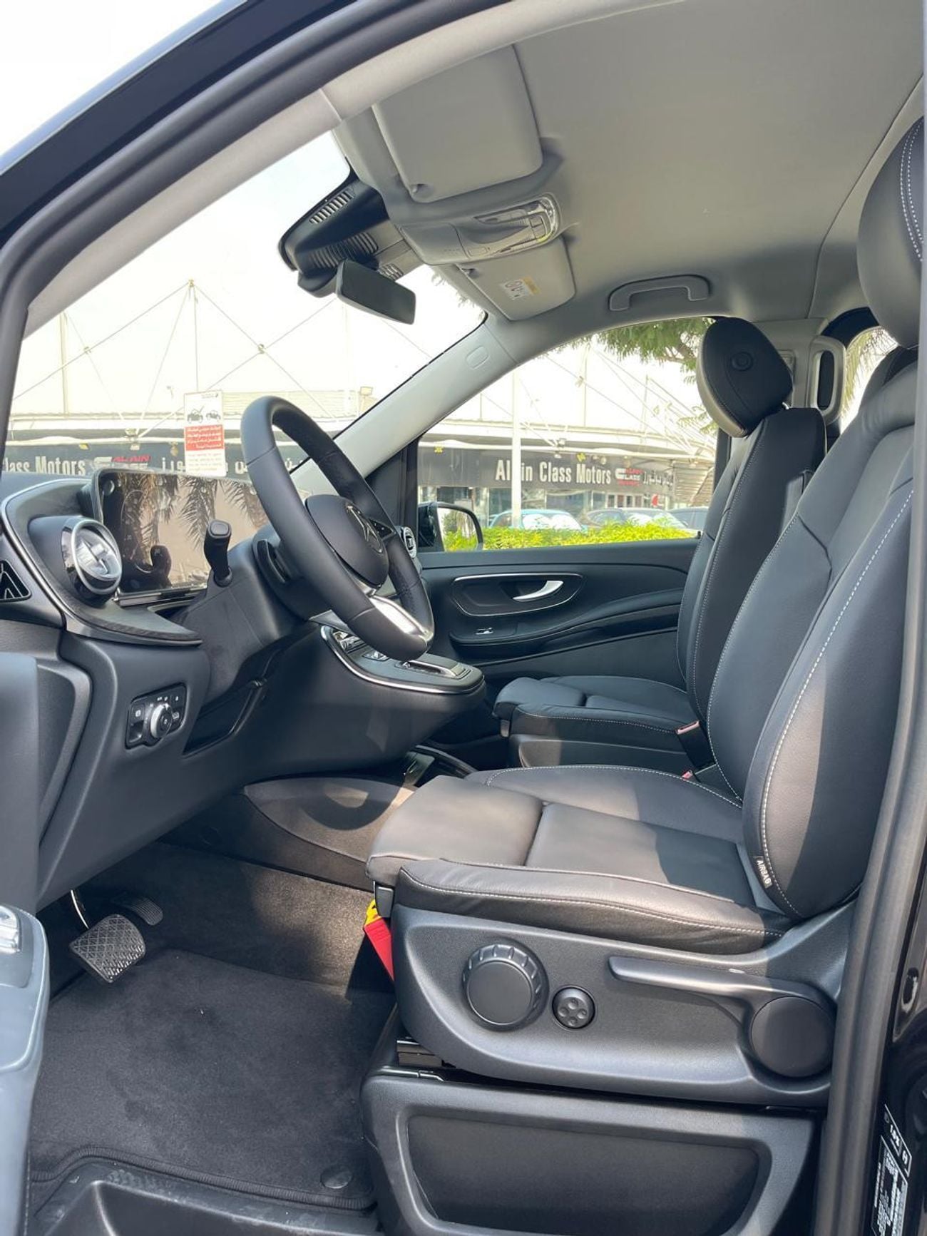 Mercedes Benz V300 Avantgarde Under Agency Warranty 2026 GCC