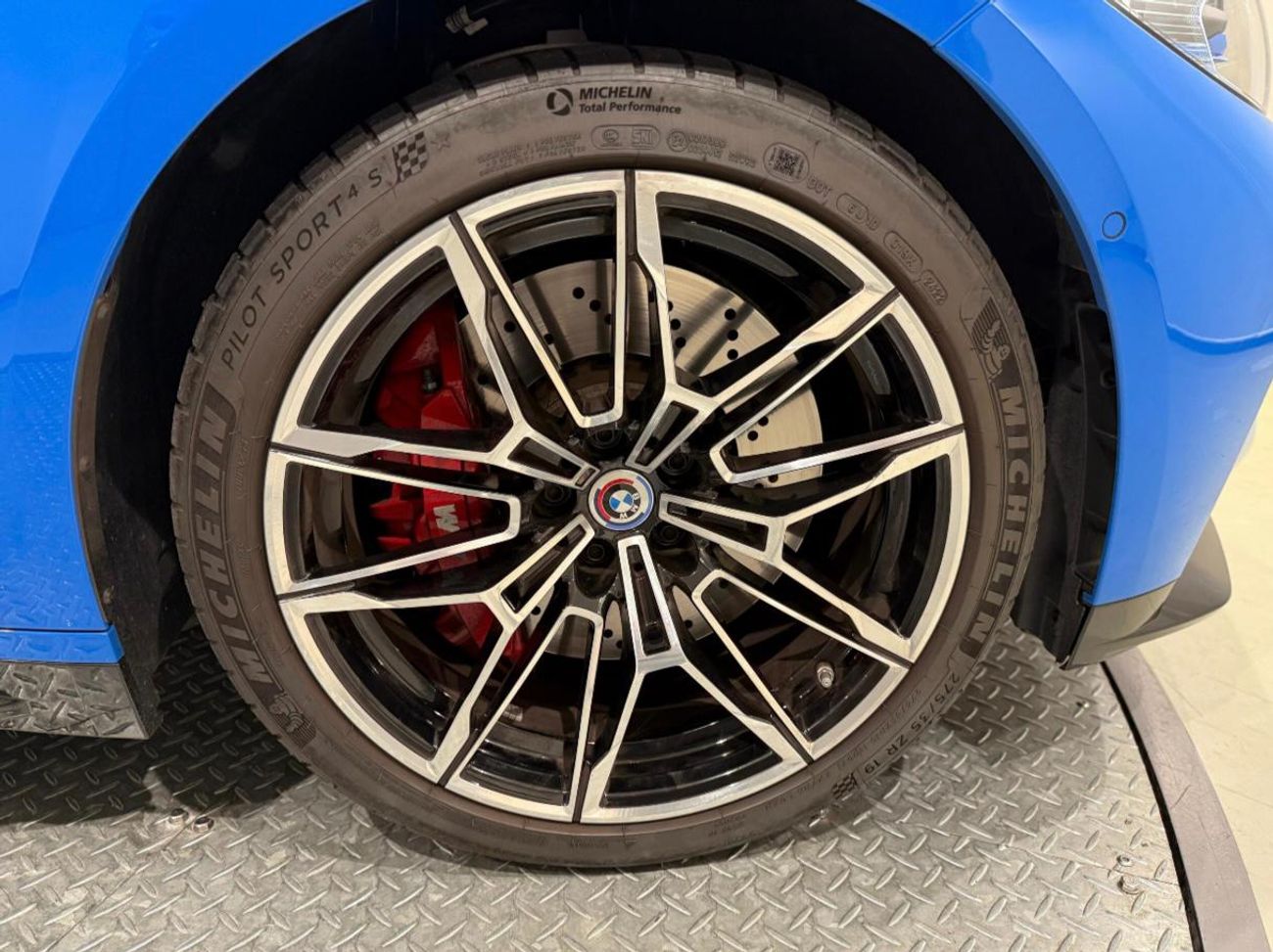 بي أم دبليو M4 Competition Xdrive