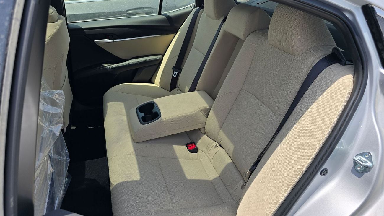 Toyota Camry 2026 Toyota Camry LE 2.5L AT Hybrid (Silver)