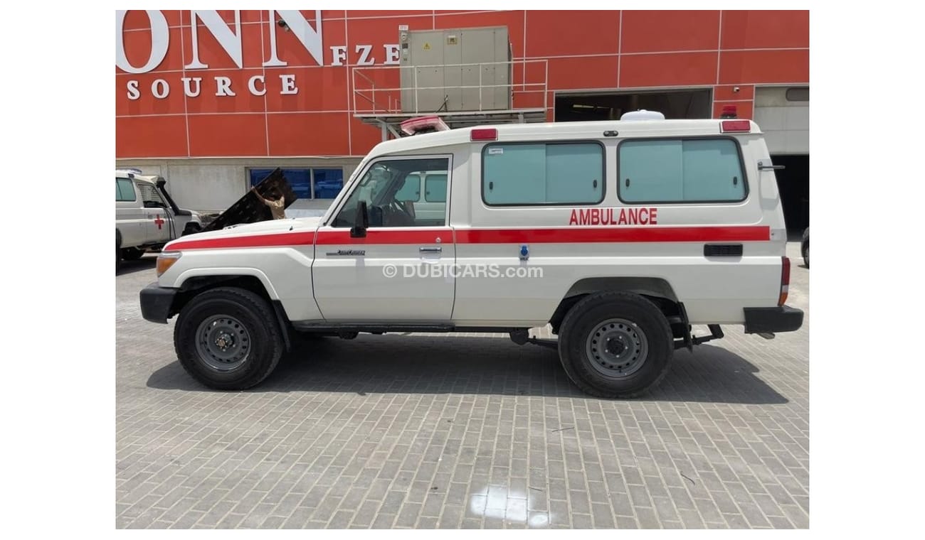 تويوتا لاند كروزر 70 تويوتا لاندكروزر سيارة إسعاف مجهزة