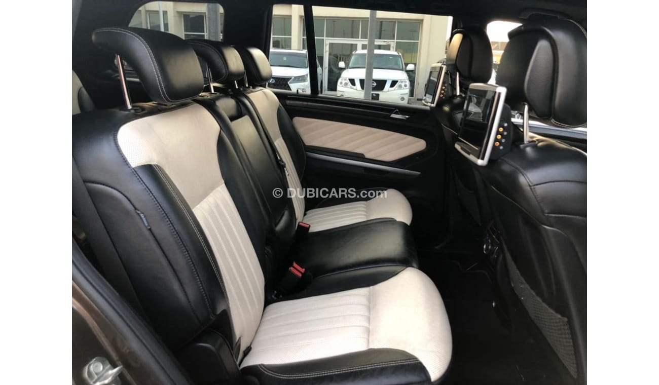 Mercedes-Benz GL 500 Type: Mercedes GL500  Model: 2012  Specifications: GCC, full specifications, cruise control, full el