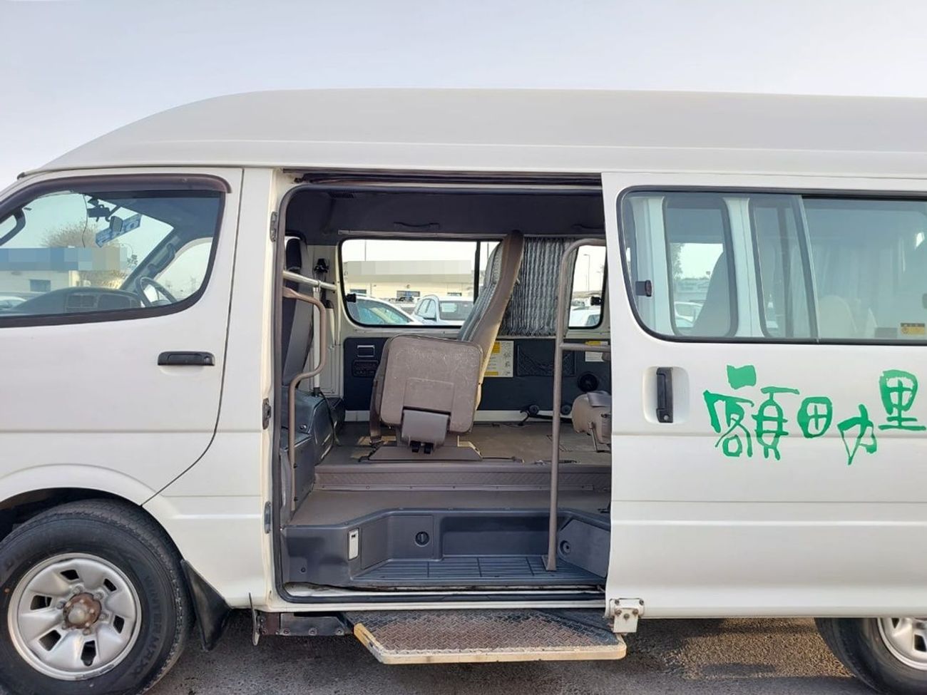 Toyota Hiace TOYOTA HIACE COMMUTER VAN RHD 2001 MODEL 3.0 L DIESEL AUTOMATIC(PM01315)