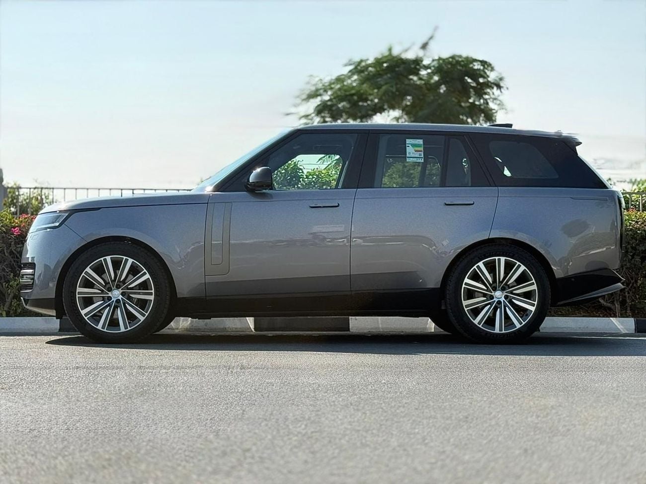 Land Rover Range Rover SE P360 3.0L RANGE ROVER VOGUE SE P360 | BRAND NEW | MODEL: 2025 | GCC SPECS | 5 YEARS WARRANTY AND