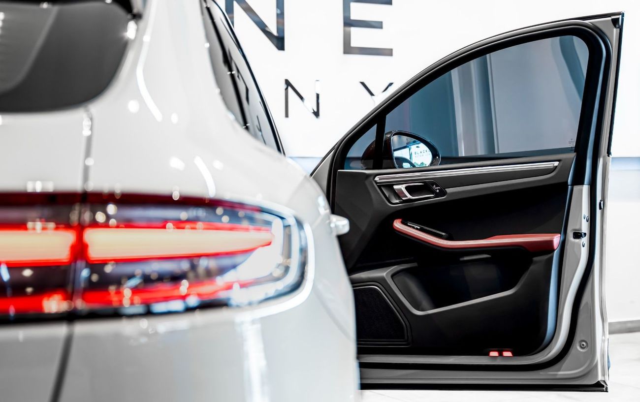 بورش ماكان Base 2.0T 2024 Porsche Macan T, 2026 Porsche Warranty, Full Service History, Low KMs, GCC