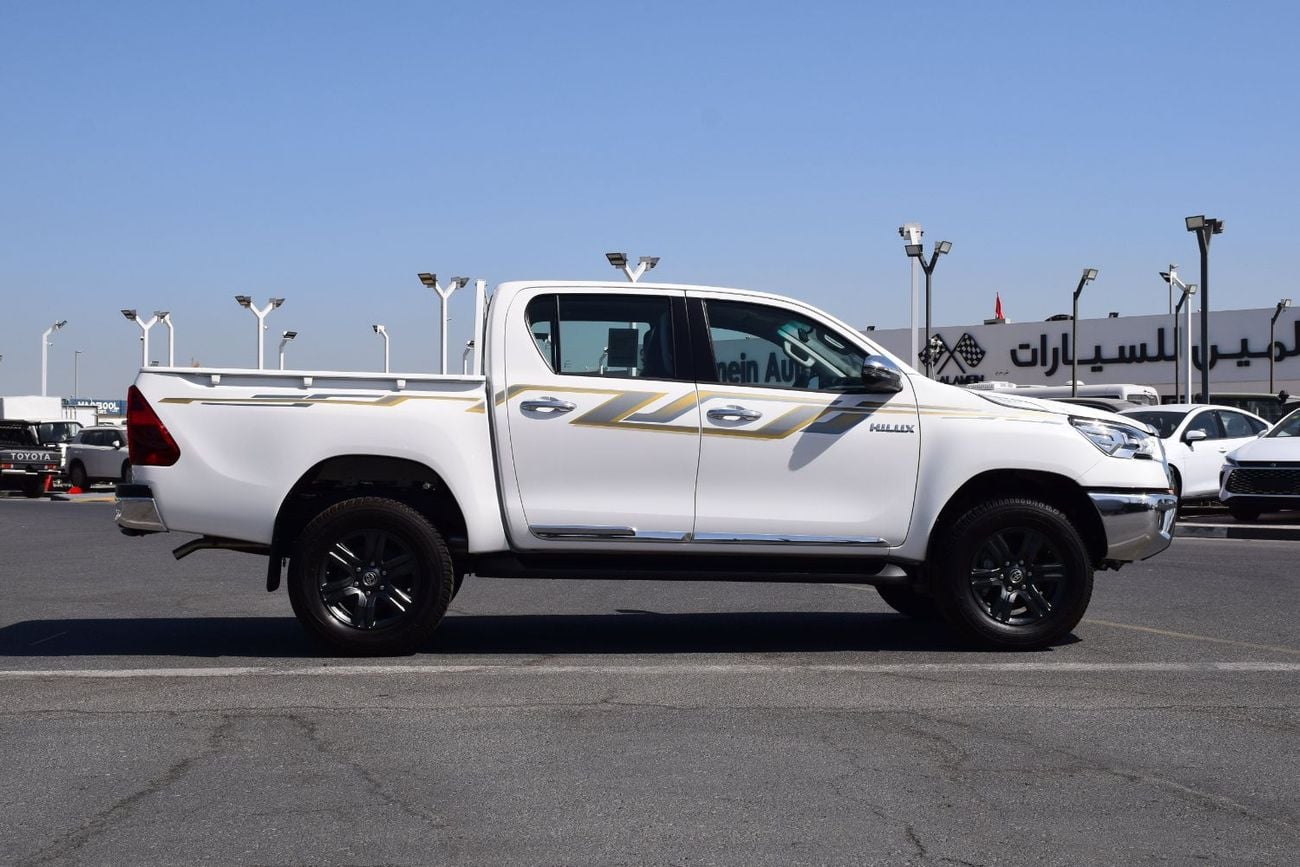 تويوتا هيلوكس 2.7L (4x4) Petrol SR5