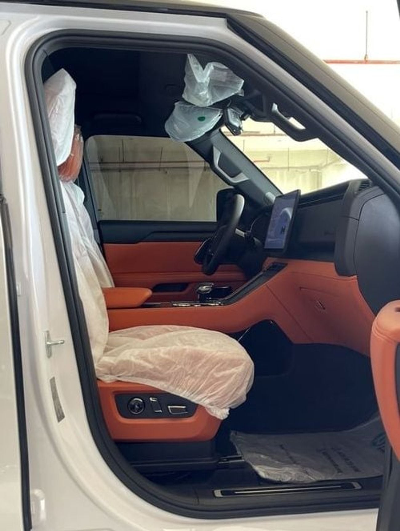 ROX 01 VIP 6 SEATERS 1.5L-4CYL RANGE EXTENDER + DUAL ELECTRIC MOTORS AWD