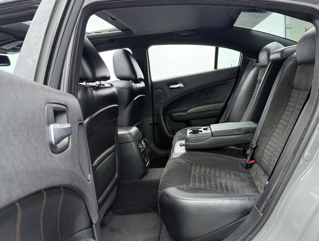 Dodge Charger Daytona R/T 5.7L 2017 Dodge Charger R/T Daytona, Full Service History, Excellent Condition, GCC