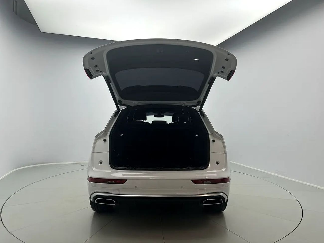 أودي Q5 45 TFSI quattro Sport Style & Technology Selection 2.0L S line 45 TFSI quattro 249hp (Ref# 58340) EX