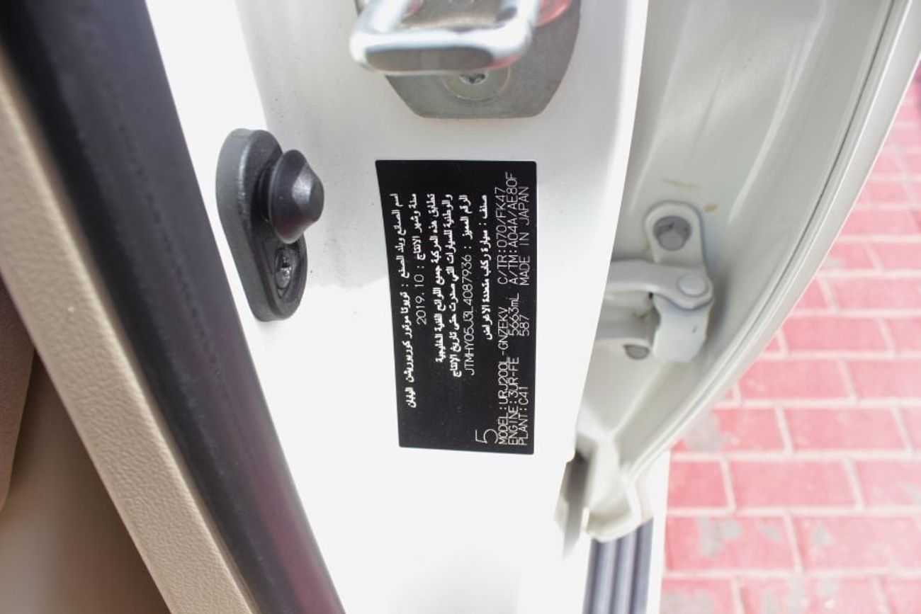 Toyota Land Cruiser VXR 5.7L 4WD,GCC