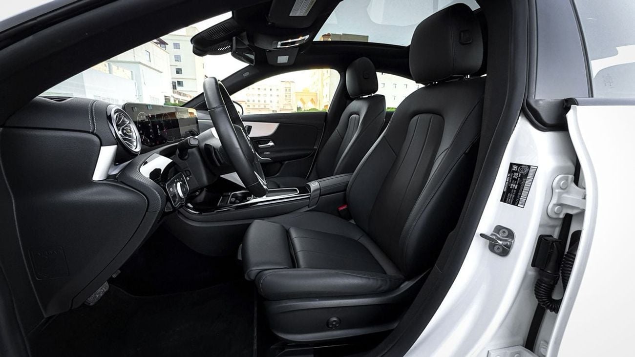 مرسيدس بنز CLA 250 Premium + 2.0L