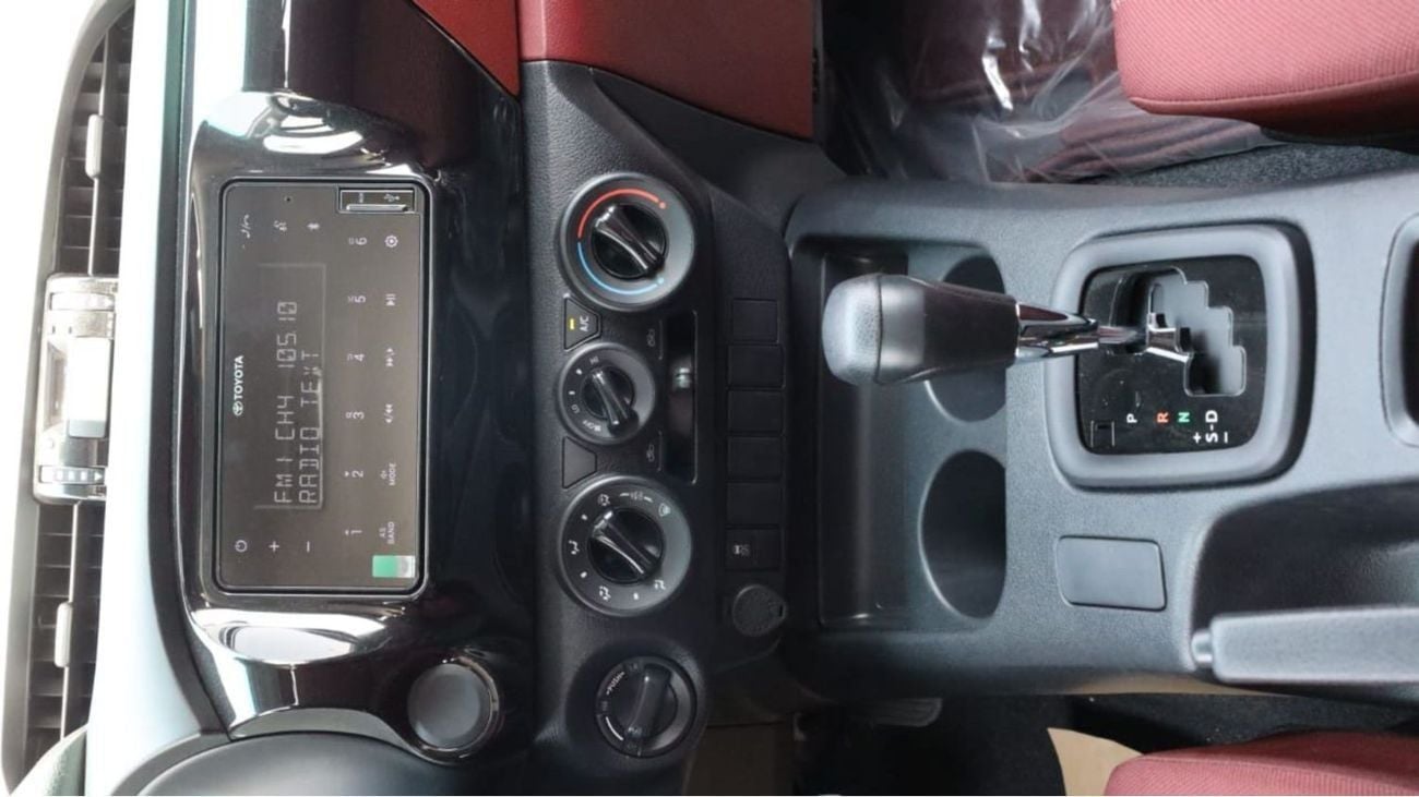 تويوتا هيلوكس GLX DLX 2.7L Double Cabin . Automatic . Four Wheel Drive . 5 Seater . 4 Door . Pick Up Truck