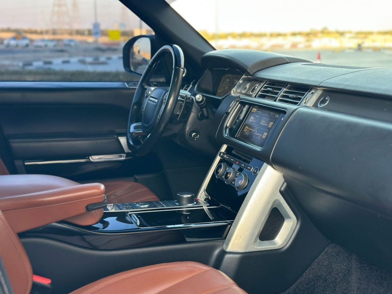 لاند روفر رينج روفر Vogue SE 5.0L | Supercharged | 2016 | Large | V8 510 HP | Perfect Condition